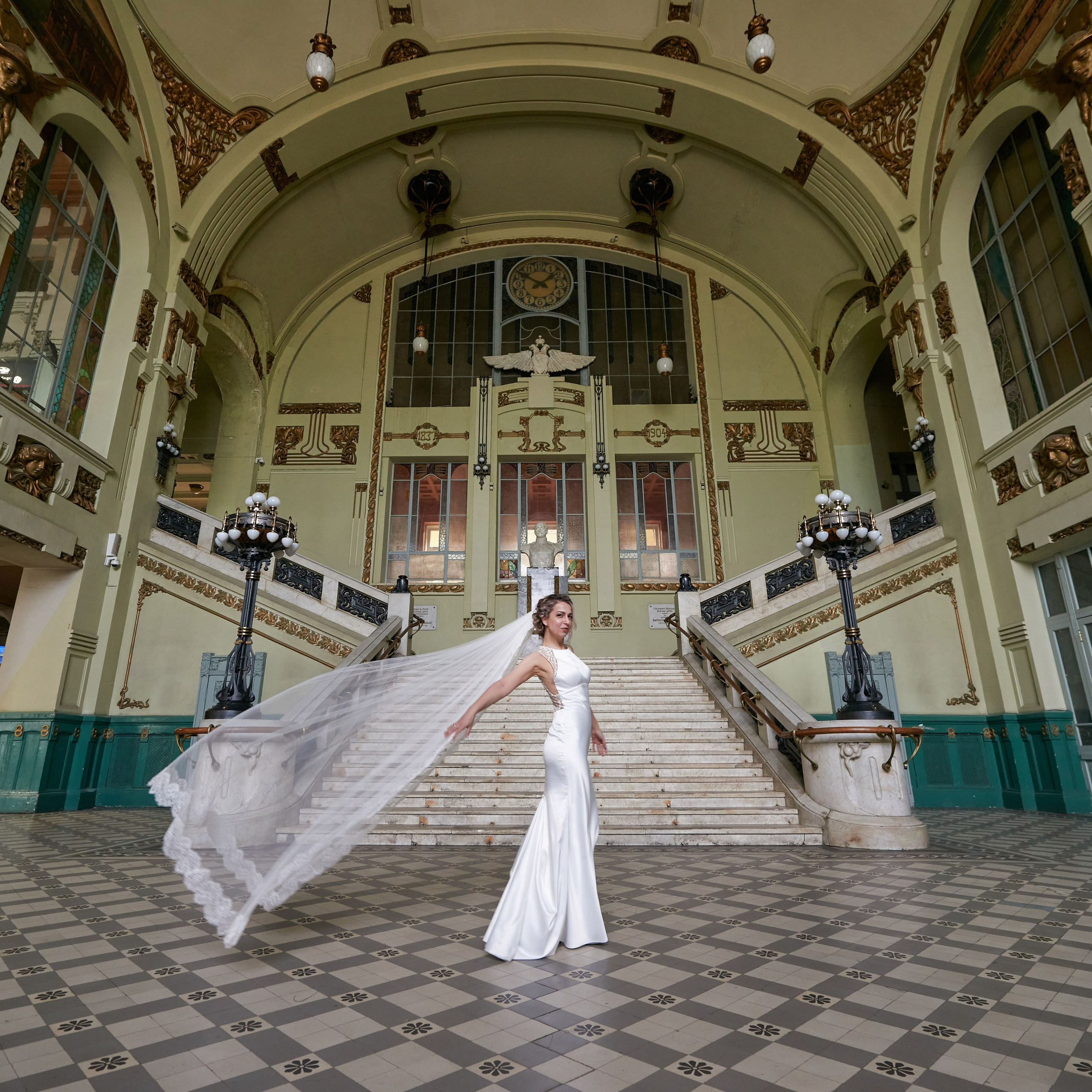 Юлия и Денис (фотосессия на Витебском вокзале и в Польском саду)