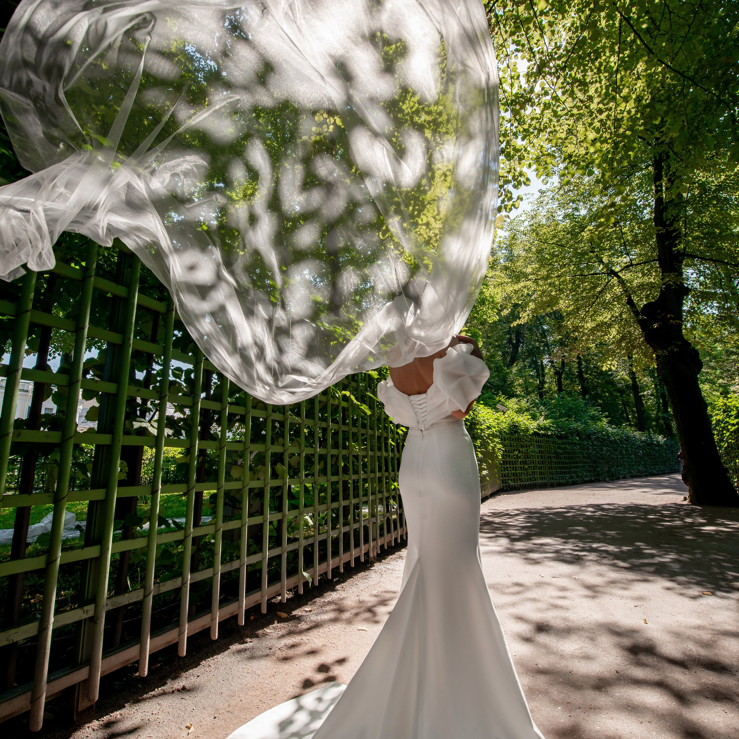 Дарья и Александр (ЗАГС Приморского района, Выездная регистрация за городом, прогулка в Летнем саду и на Исаакиевской площади),