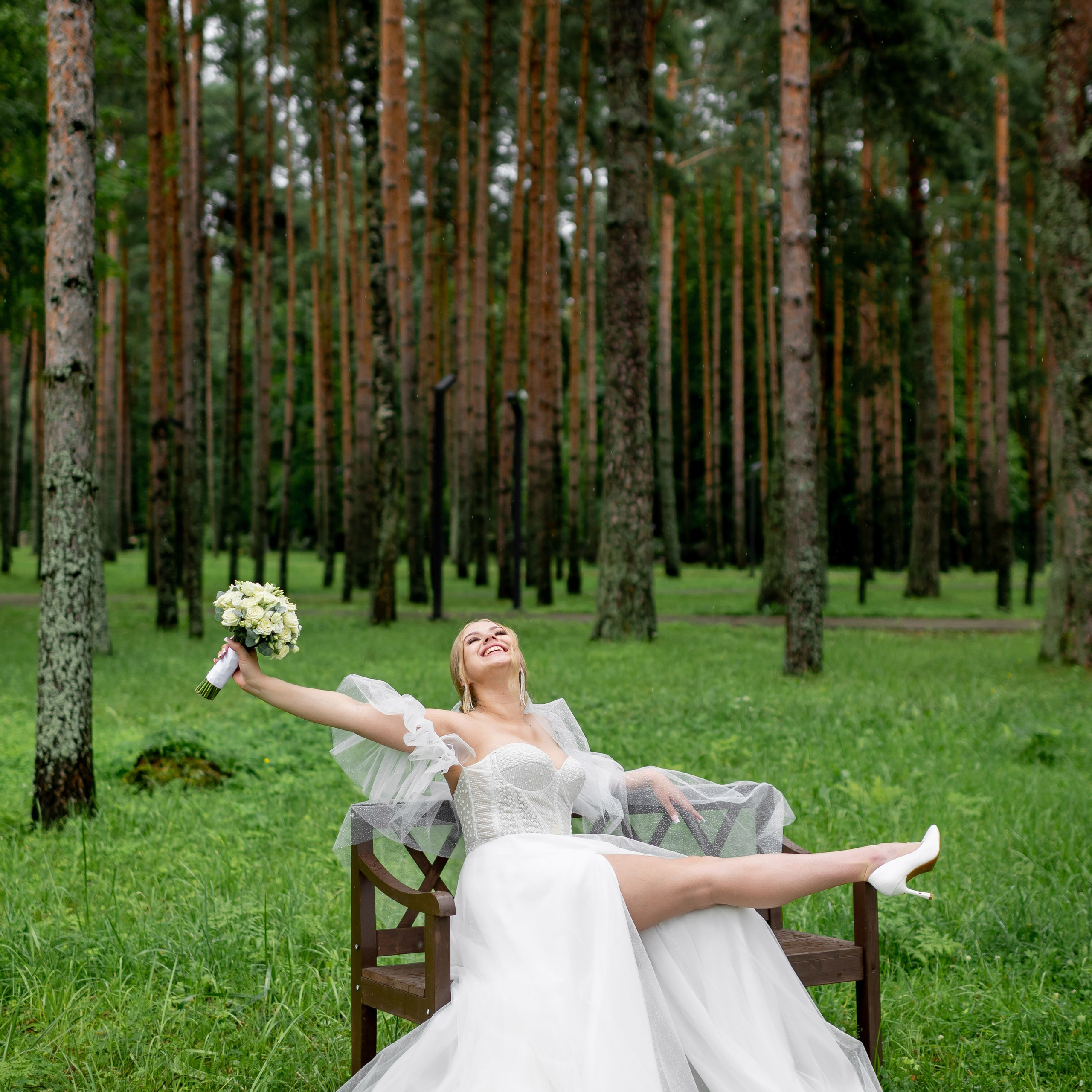 Ксения и Владислав (фотосессия в ЗАГСе и парке города Кингисеппа)