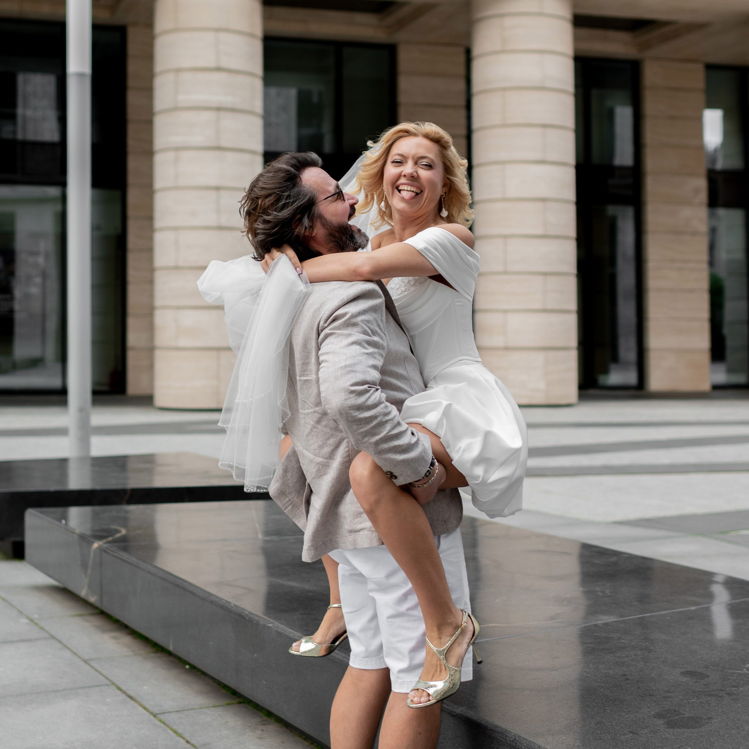 Юлия и Павел (сборы невесты, Невская ратуша, красный Buick, прогулка по рекам на катере)