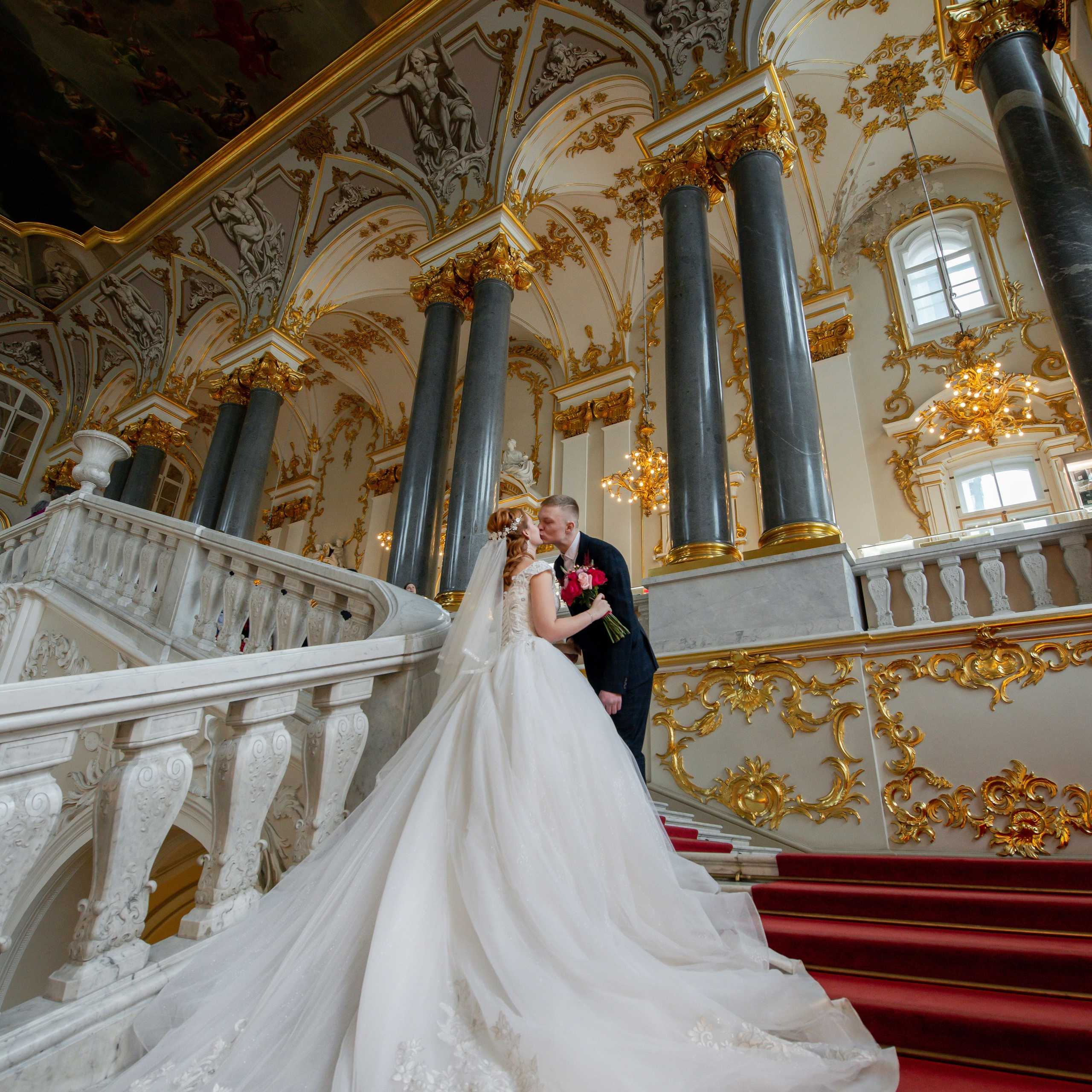 Екатерина и Алексей (свадебная фотосессия в Эрмитаже и Первом Дворце Бракосочетания на Английской набережной 28)