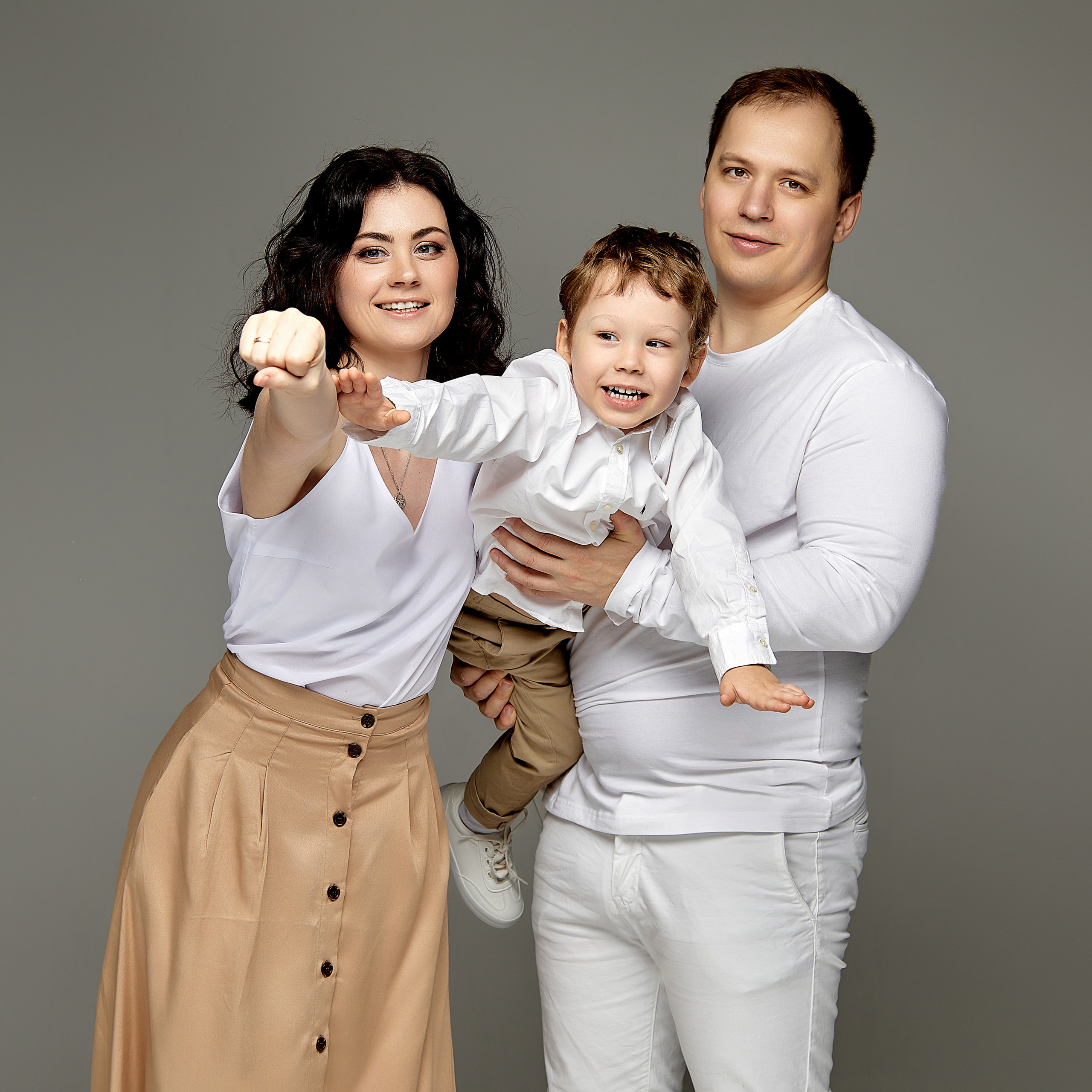 Семейная студийная фотосессия
