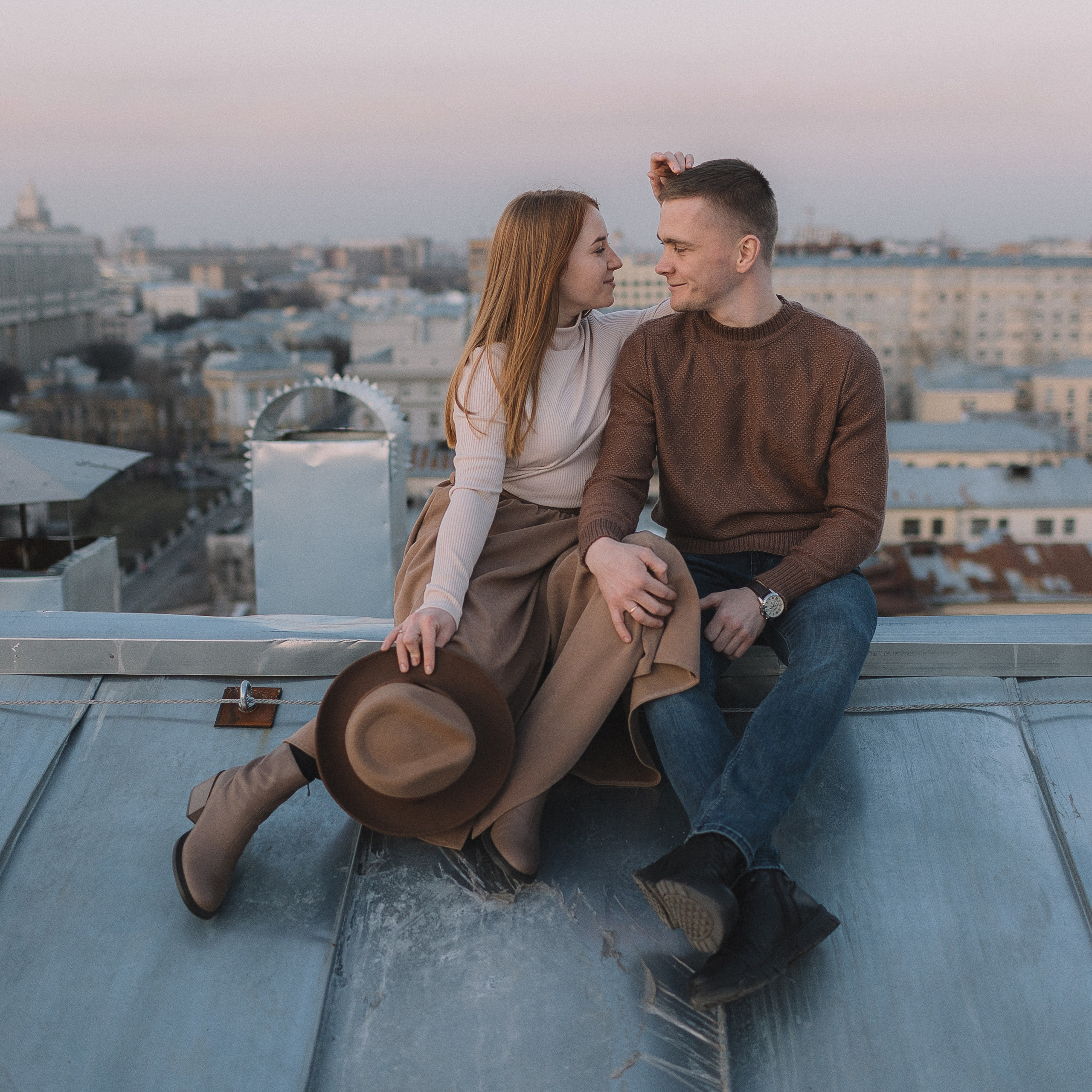 Саша и Катя (крыша Любви)