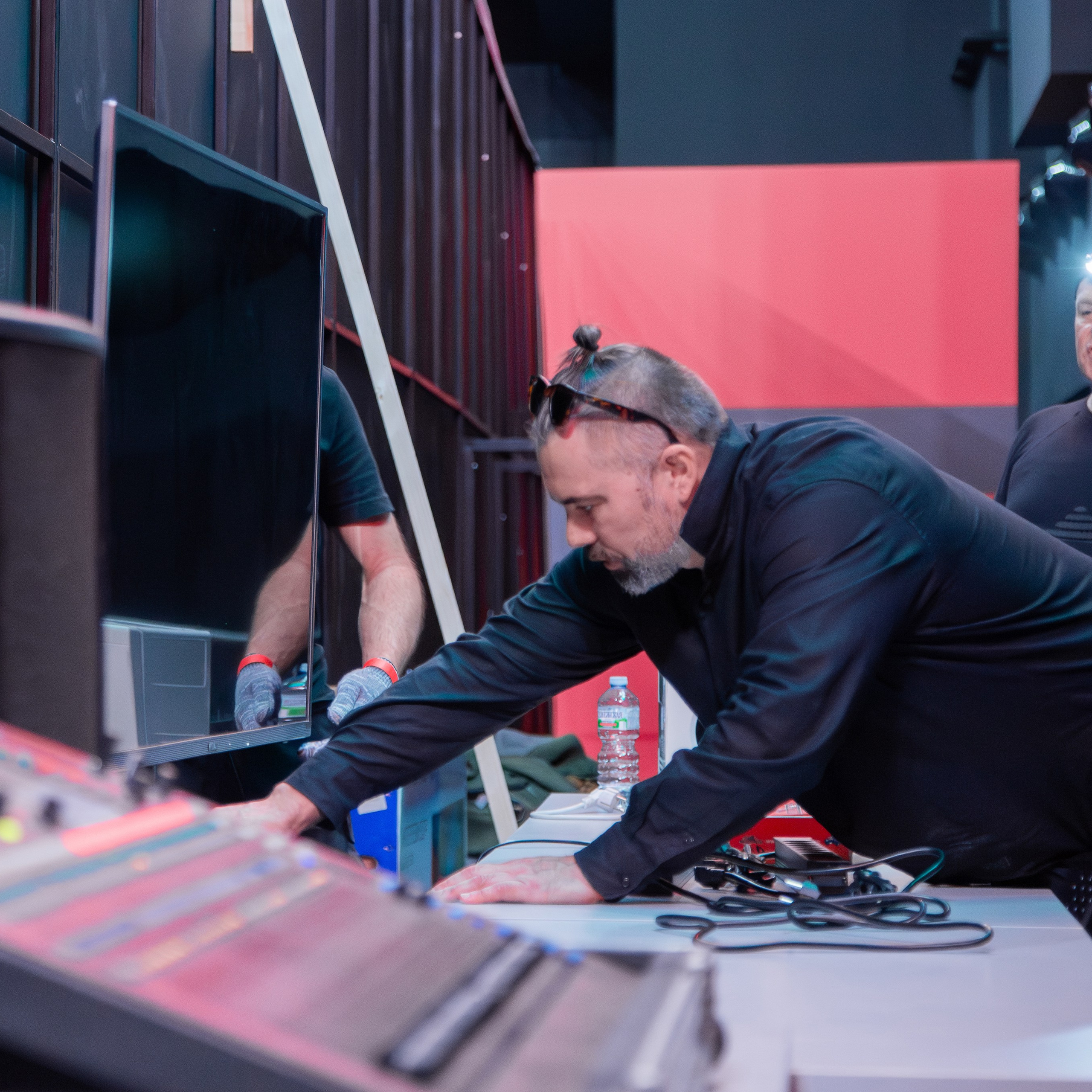 Съемочная группа OMVIDEOPRO. Фотограф в Москве Иоанн Соломон