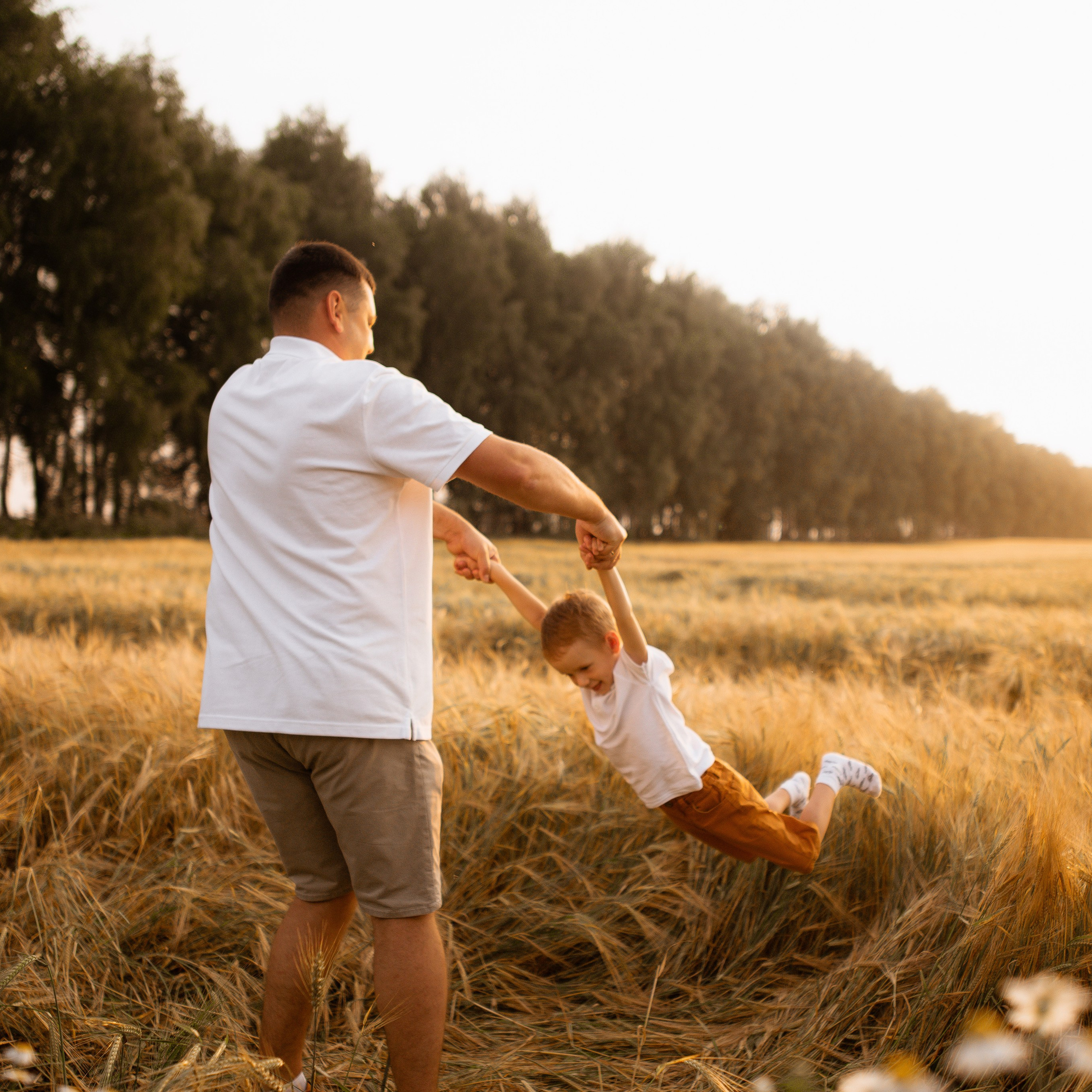 Анна с семьёй 2022 год