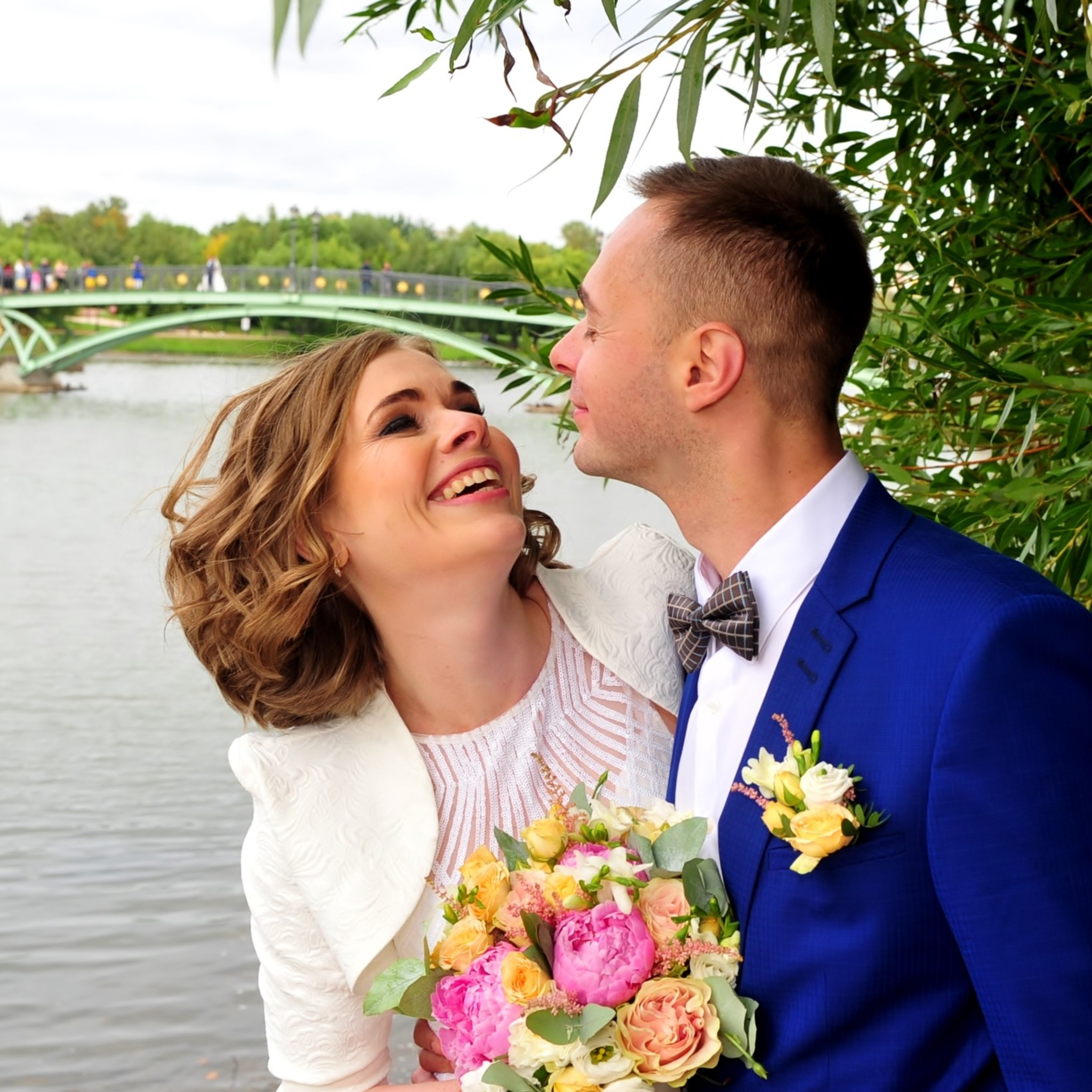 Свадьба в Царицыно хмурым прохладным летним днём