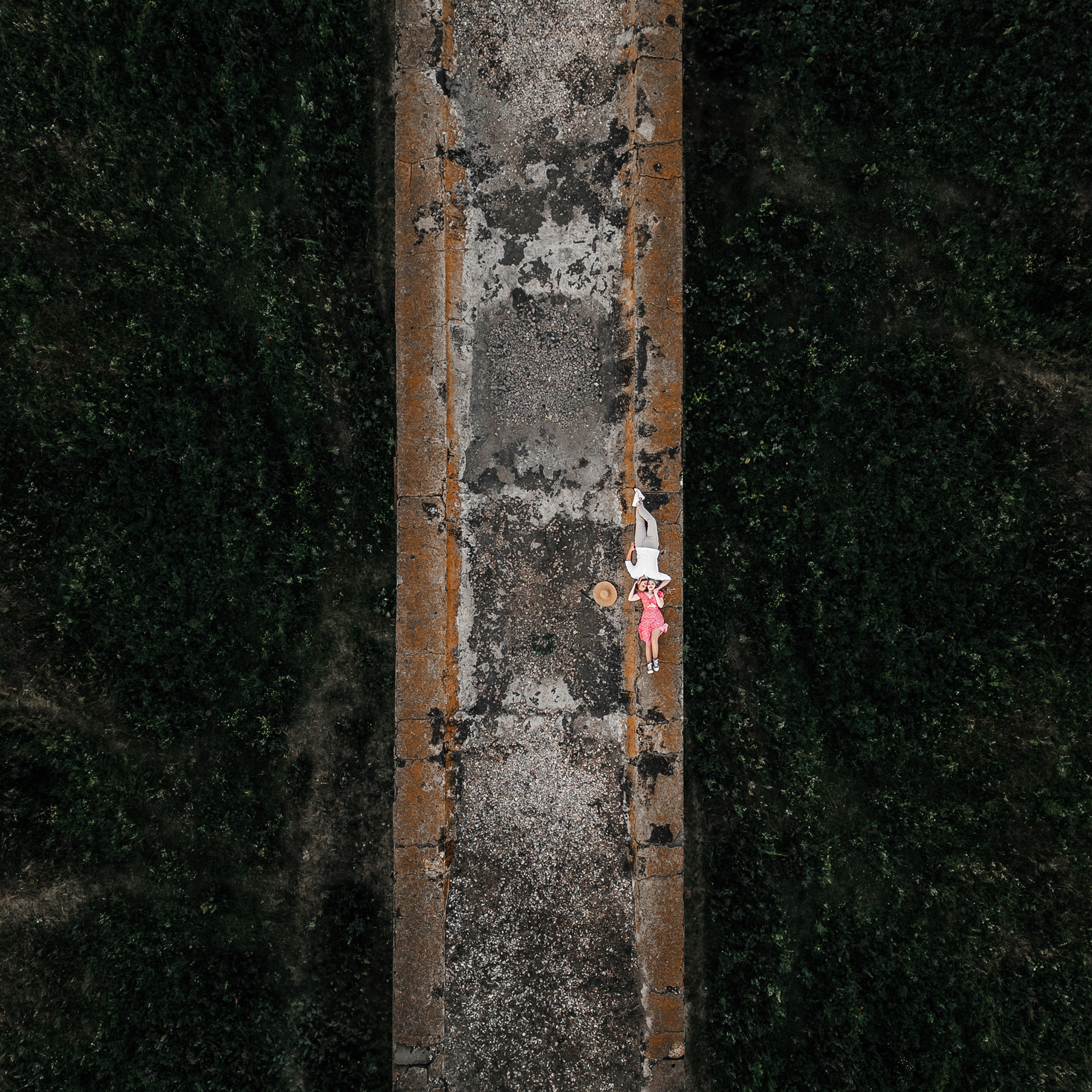 ТАМ, ГДЕ ЖИВЕТ ЛЮБОВЬ