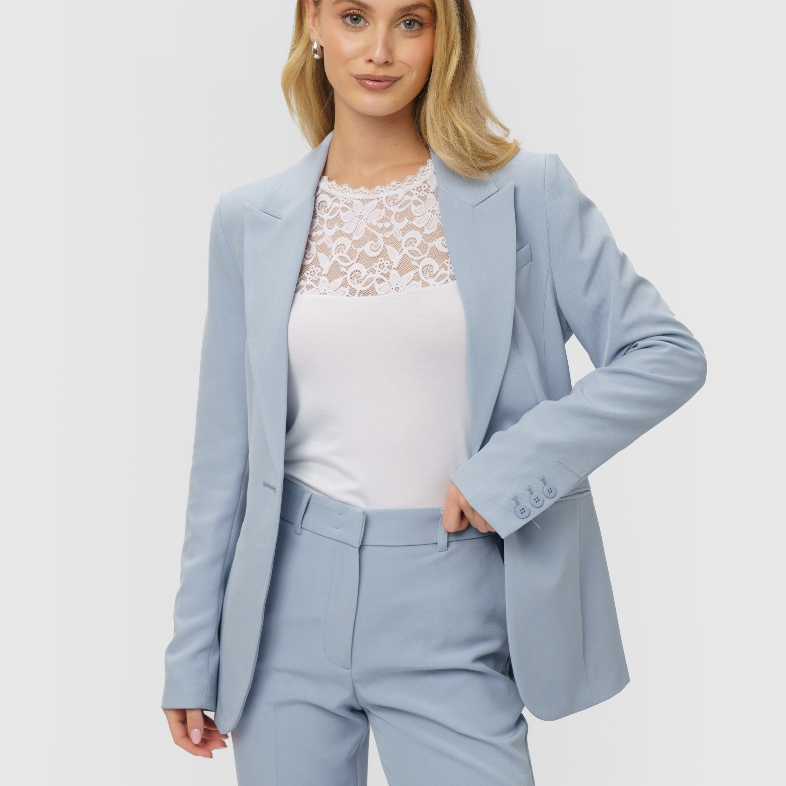 Яна, 42-44 р-р, рост 175