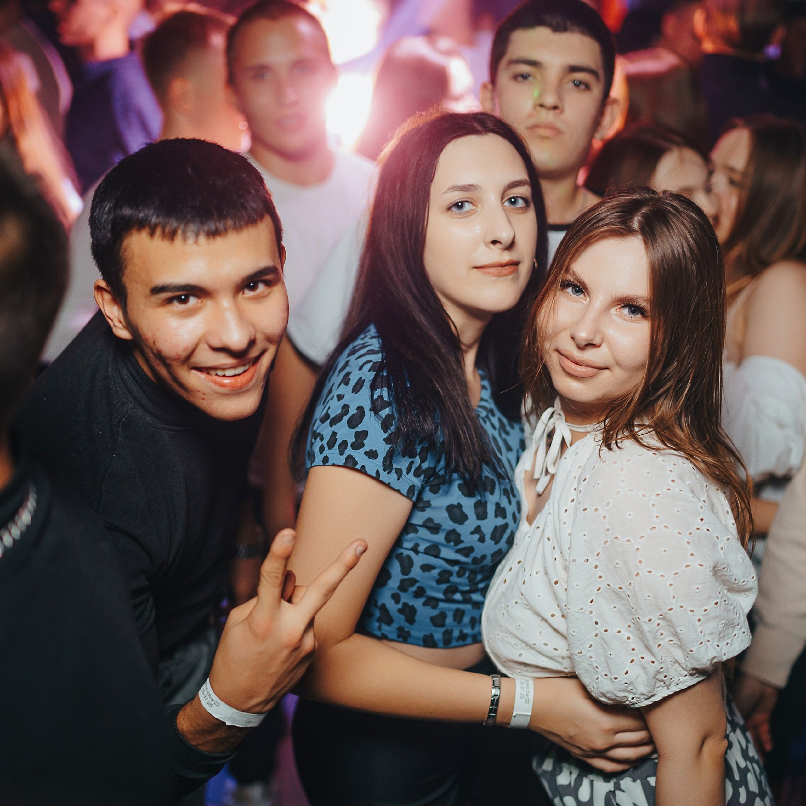 Ночной клуб НЕОН | Фотоотчеты NEON Барнаул. Репортажный (Event) фотограф в Барнауле | Даниил Маркин | Качество и вайб