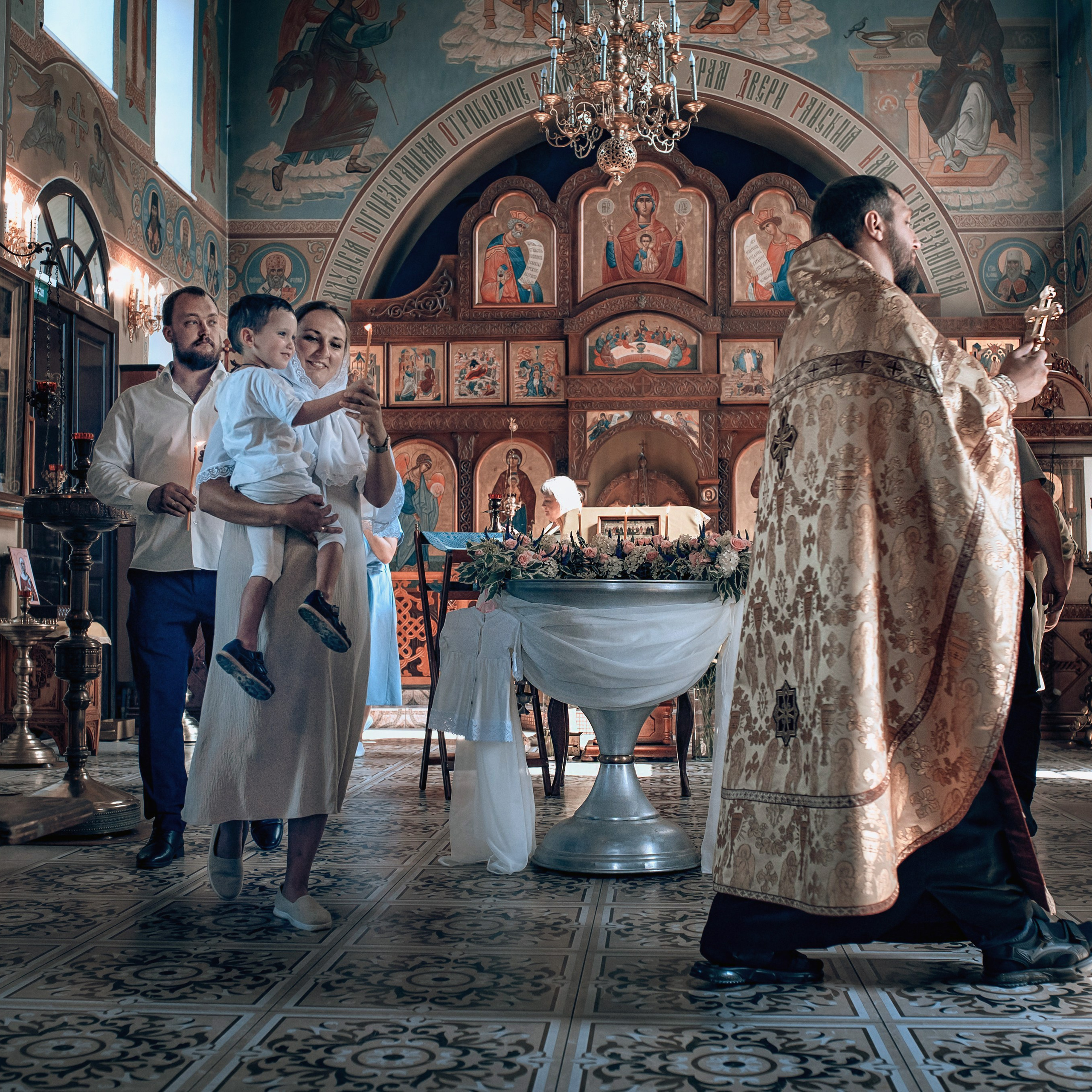 Крещение Катюши и Ромочки в храме Введения Пресвятой Богородицы