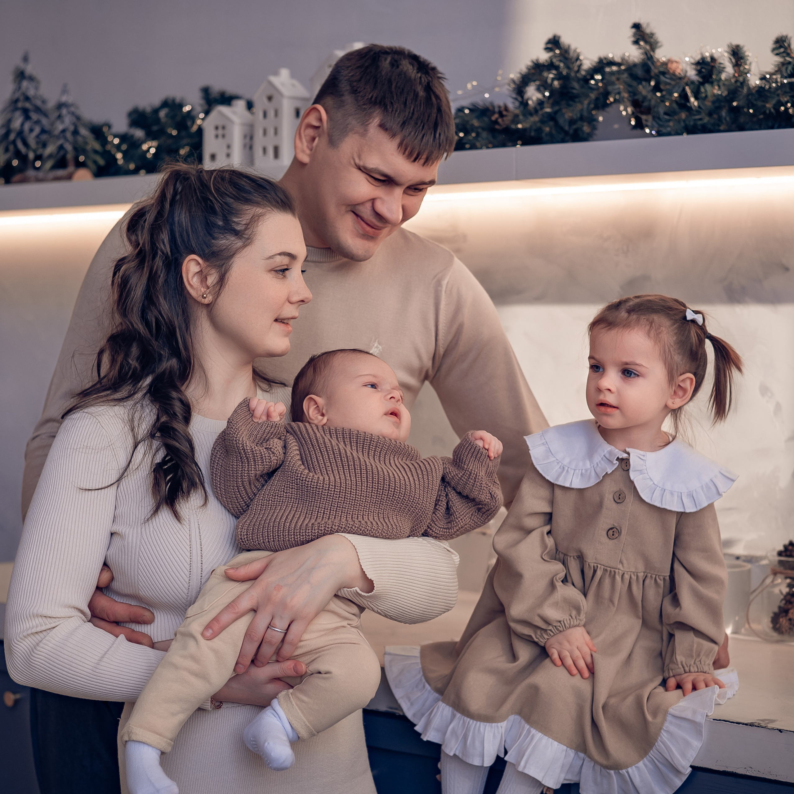 Виктория, Александр, Ванюша и Ариша