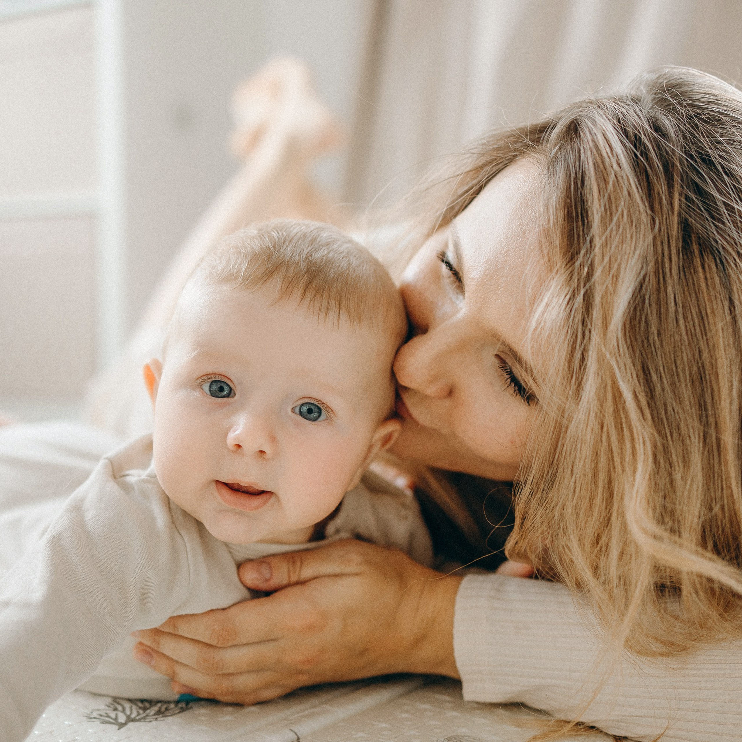 Фотосессия малыша с мамой