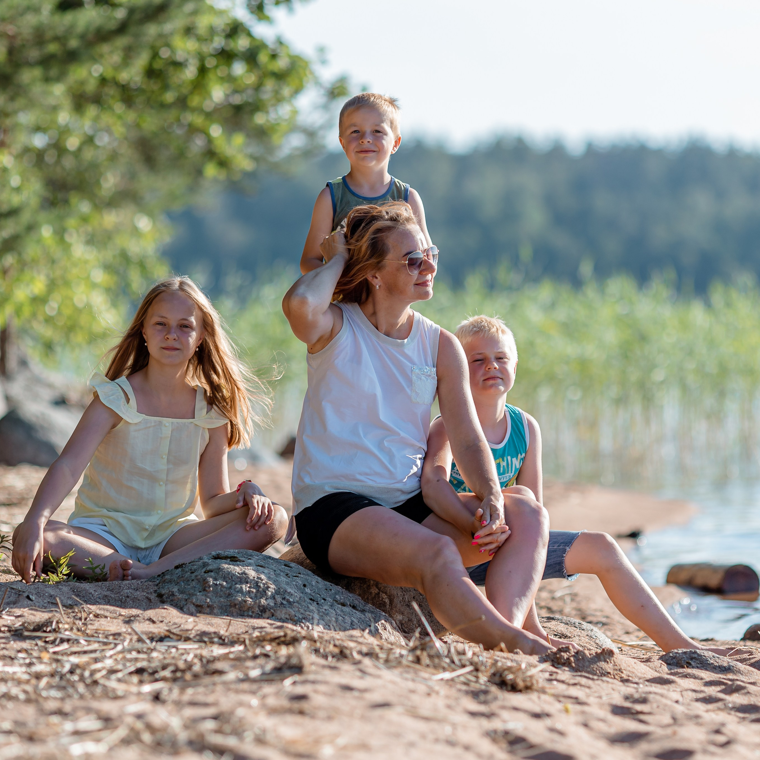 Семейная фотосессия на закате