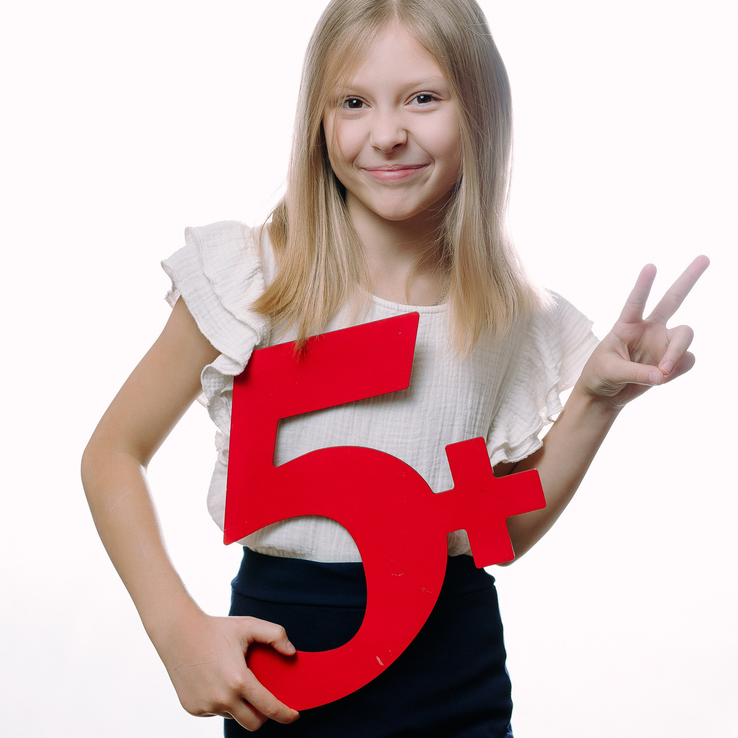 Портрет на светлом фоне- начальная школа