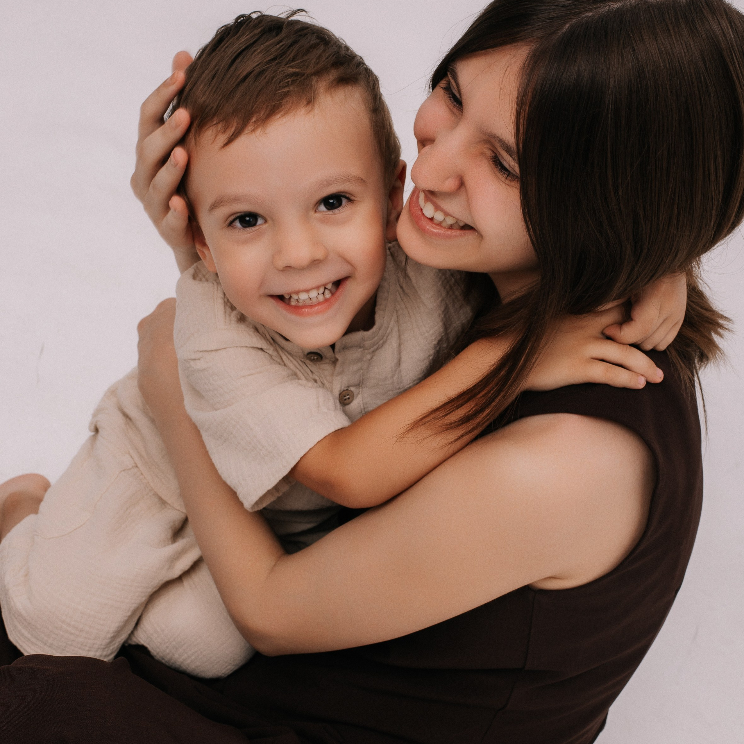 Брат и сестра. Студия