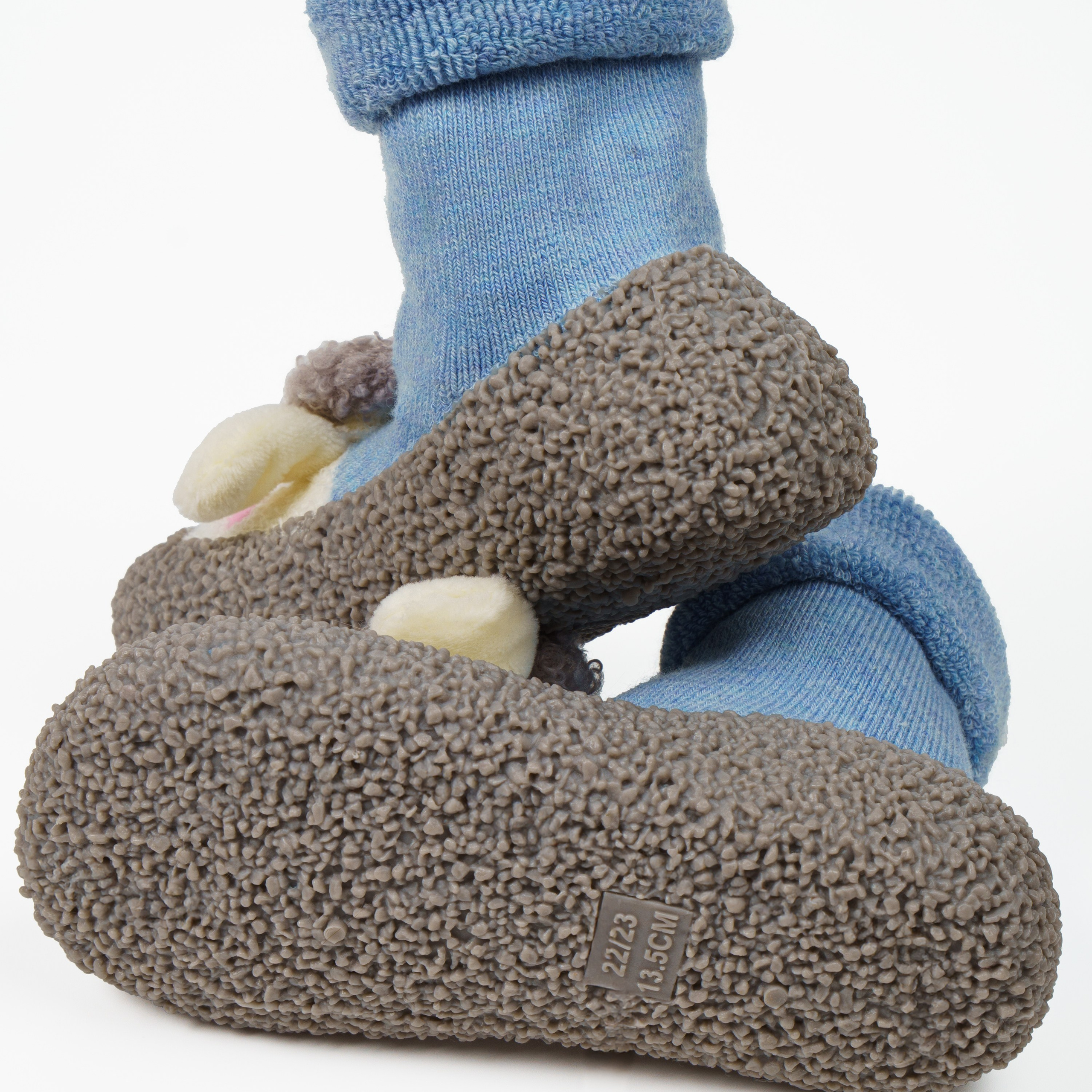 Шапочки и пинетки