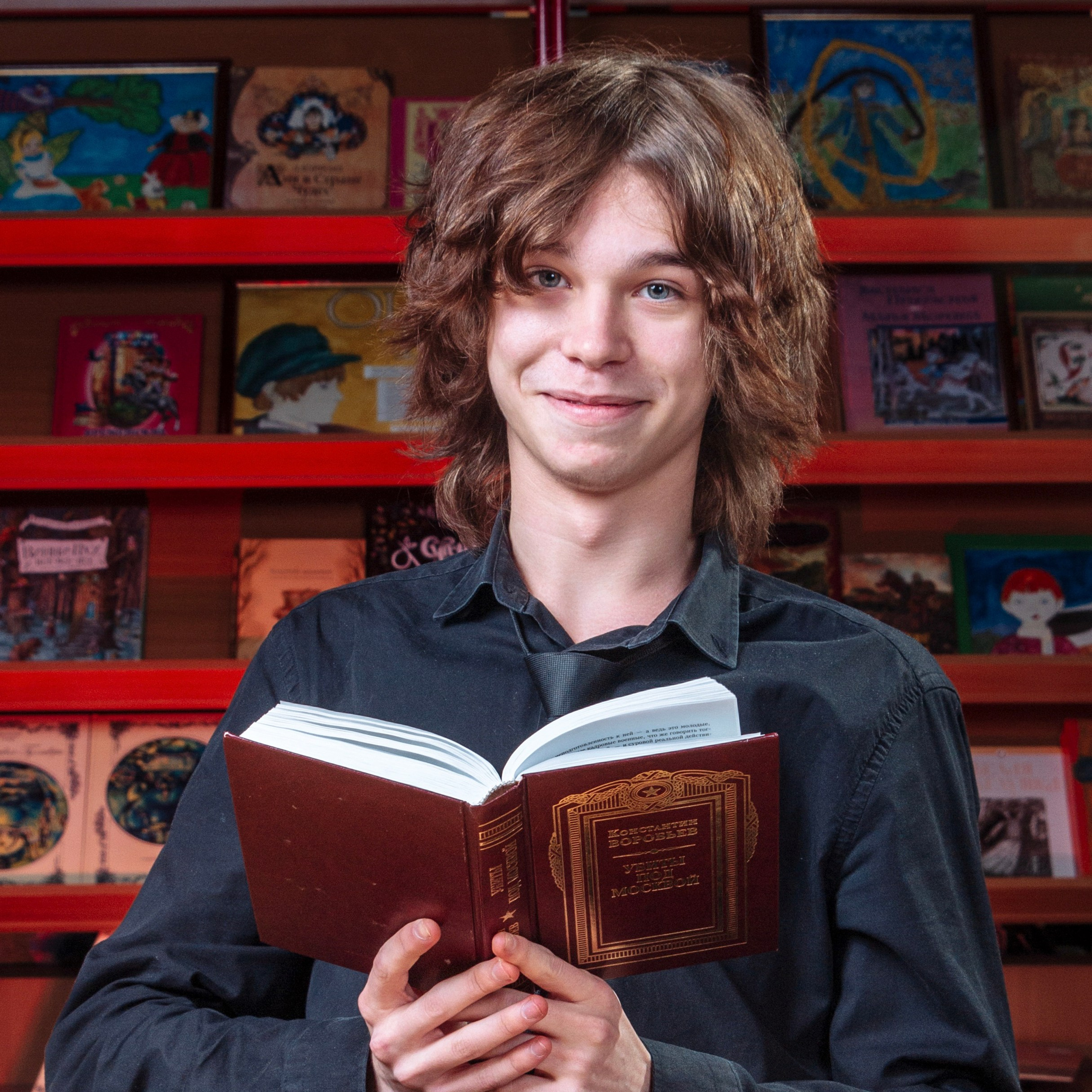 Фотосъемка портретной части выпускного альбома в школьной библиотеке. Фотограф в Москве и Московской области Олег Подлесных