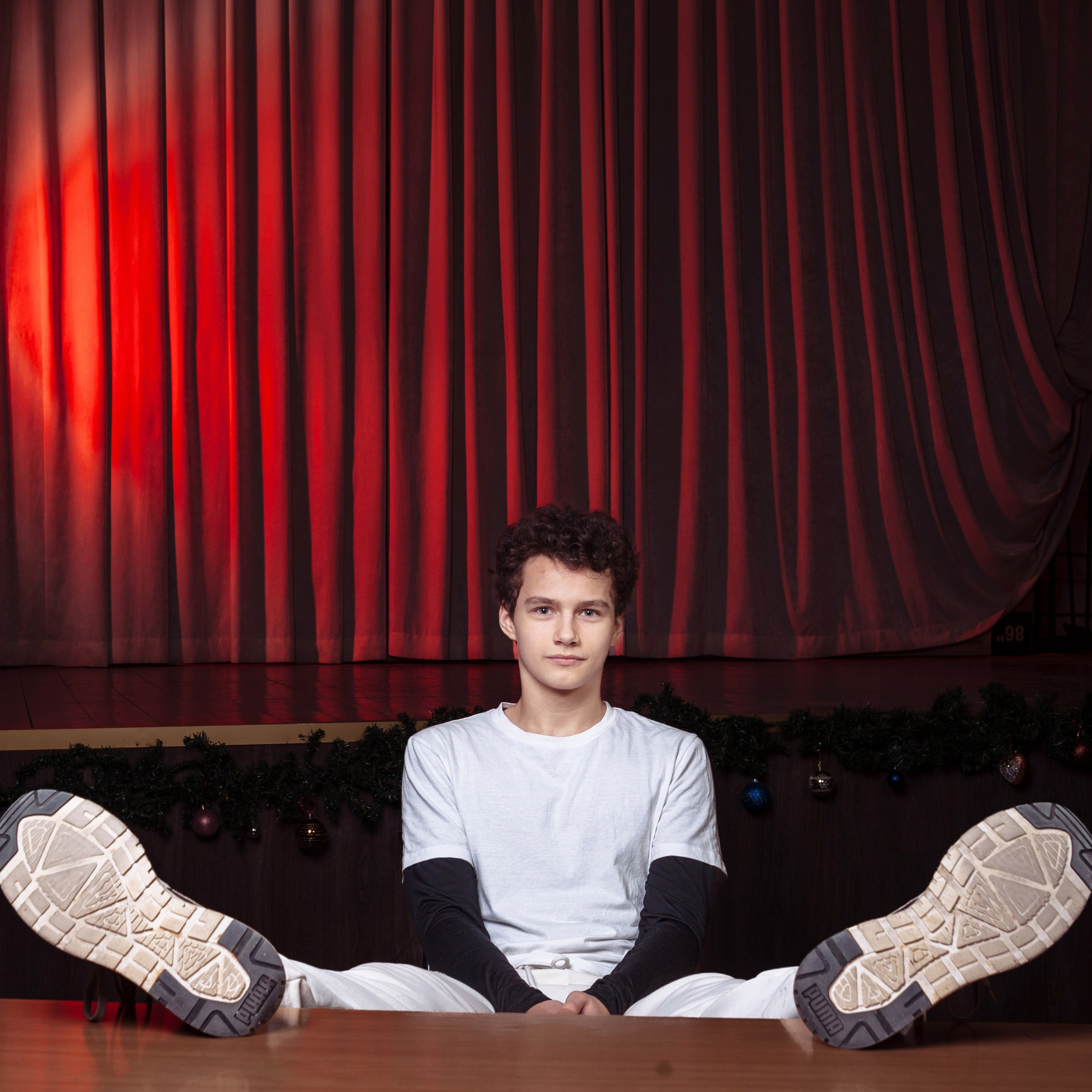 Примеры позирования учеников школы и воспитанников детского сада для фотосъемки на выпускной альбом. Фотограф в Москве и Московской области Олег Подлесных