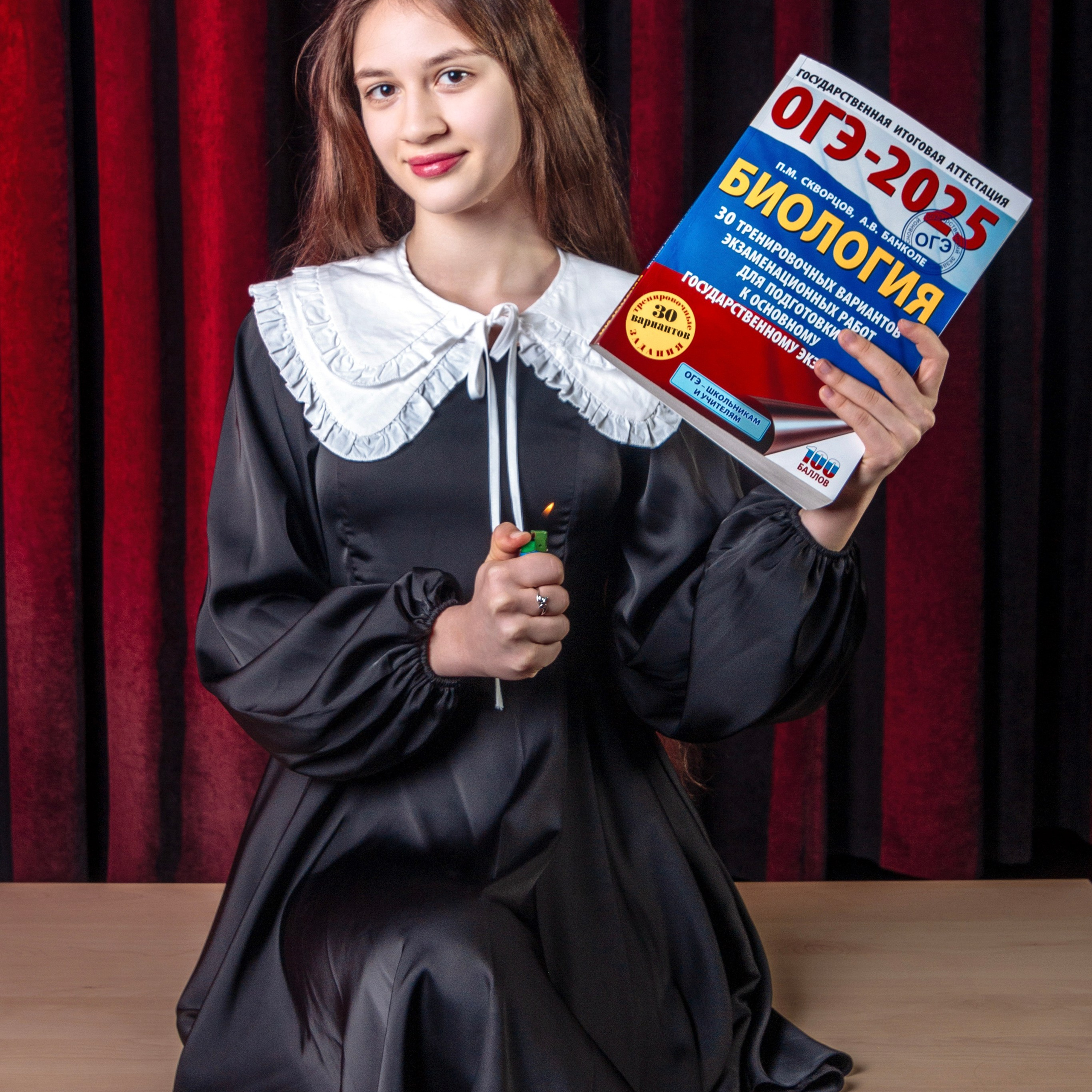 Съемка выпускного альбома для 9 класса в актовом зале школы с цветным светом. Фотограф в Москве и Московской области Олег Подлесных