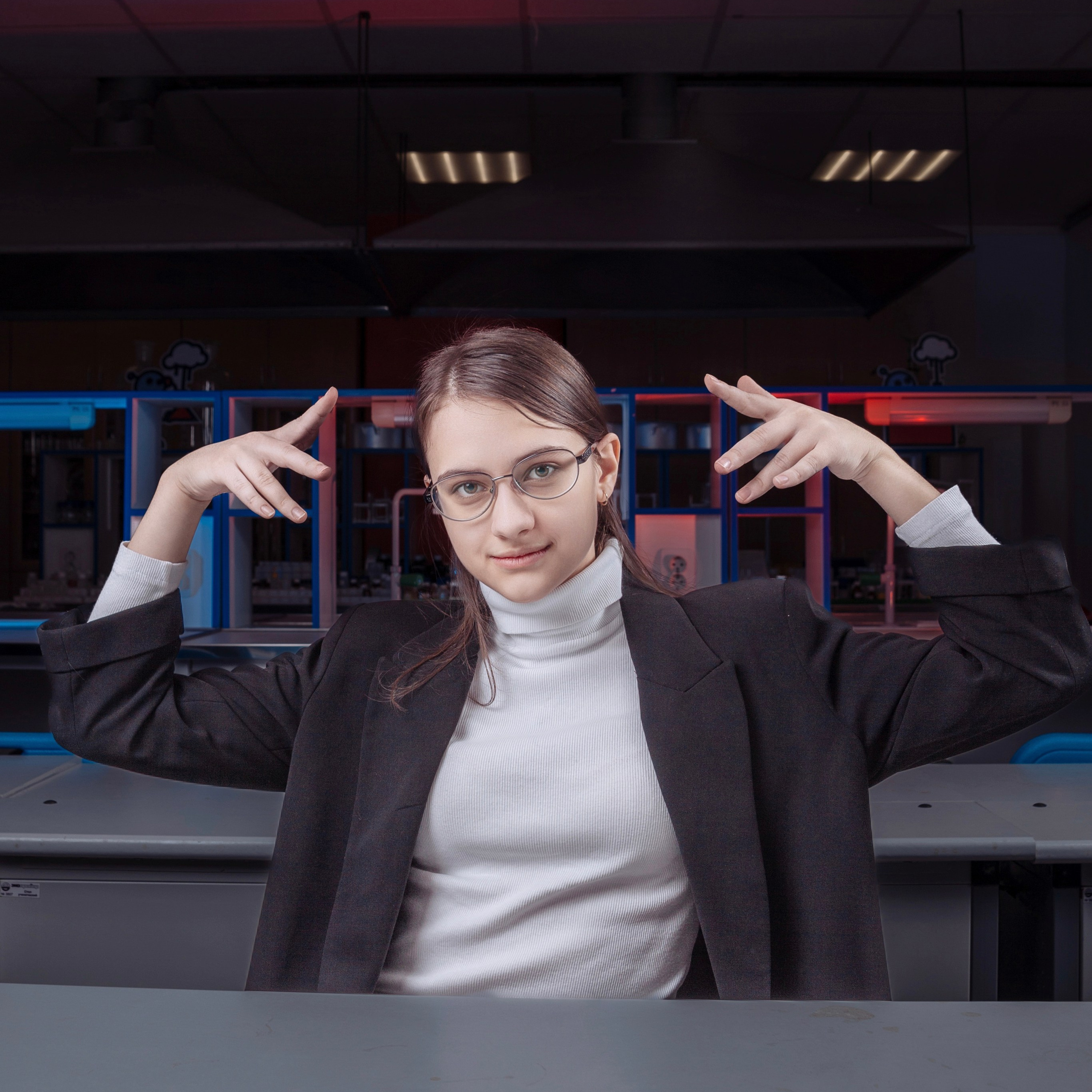 Вариант выпускного альбома для старших классов, обучающихся по химическому профилю в классе химии. Фотограф в Москве и Московской области Олег Подлесных