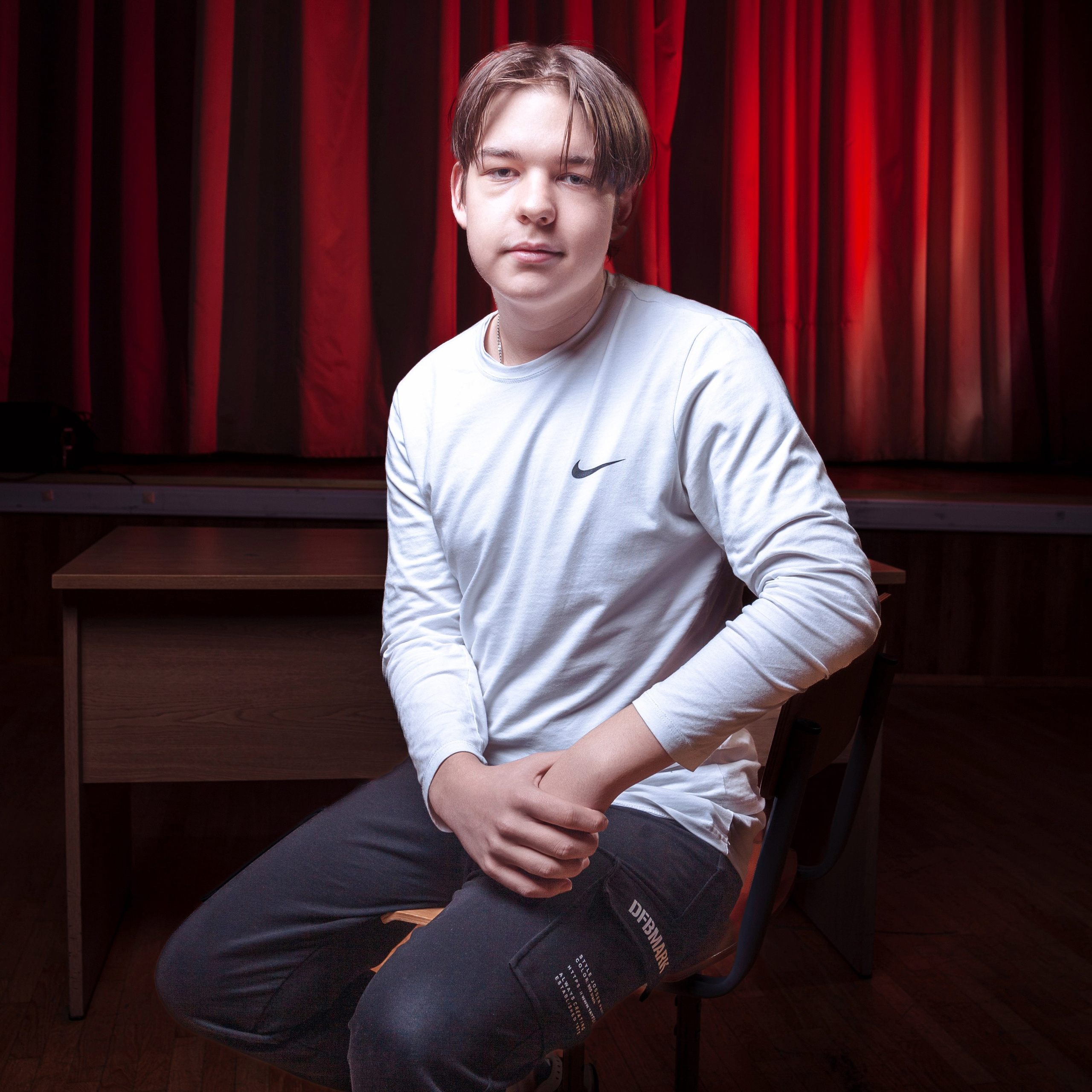 Примеры позирования учеников школы и воспитанников детского сада для фотосъемки на выпускной альбом. Фотограф в Москве и Московской области Олег Подлесных