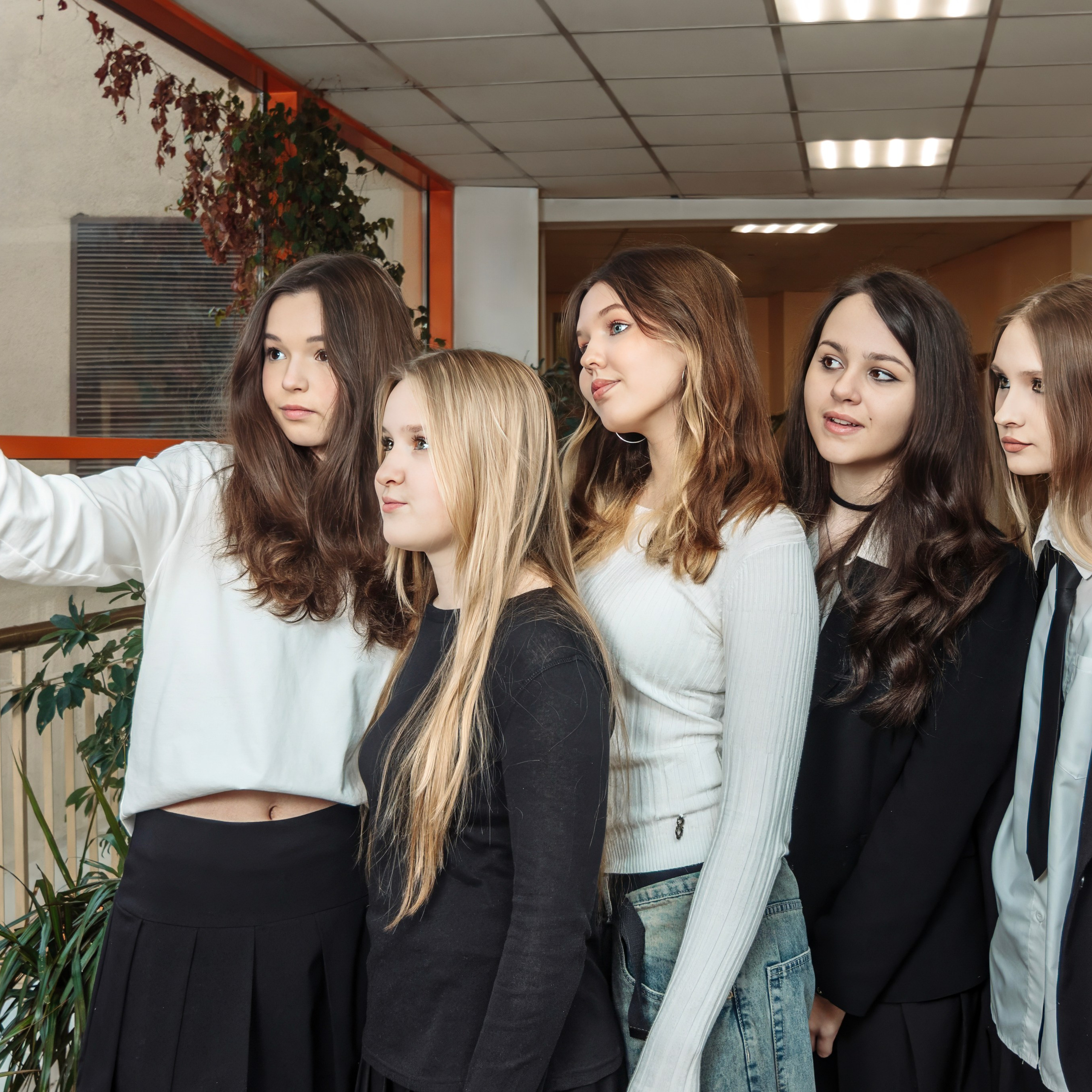 Фотосъемка портретной части выпускного альбома в школьной библиотеке. Фотограф в Москве и Московской области Олег Подлесных