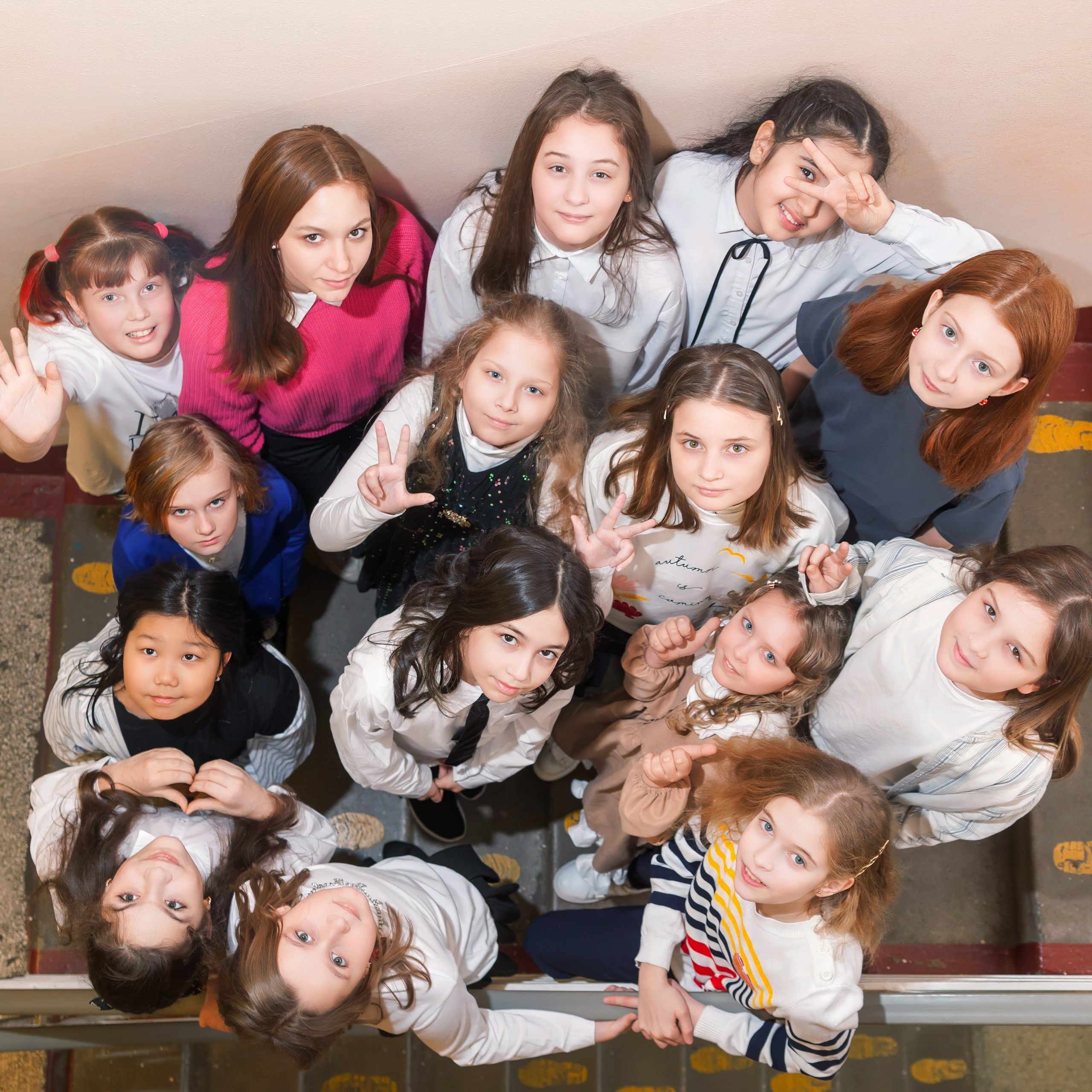 Групповые фотографии с друзьями в школе и детском саду неотъемлемая часть школьной жизни. Фотограф в Москве и Московской области Олег Подлесных