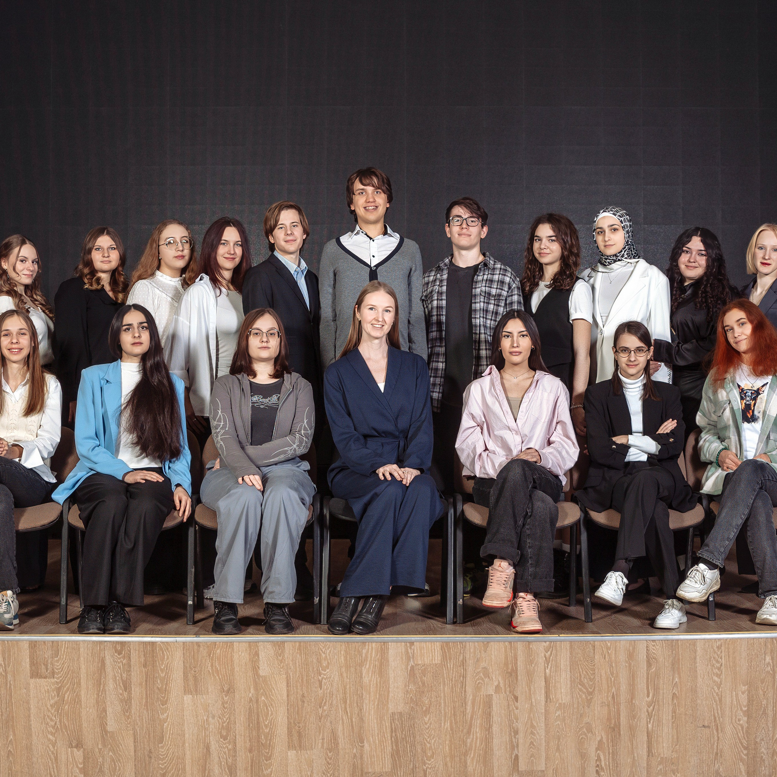 Вариант выпускного альбома для старших классов, обучающихся по химическому профилю в классе химии. Фотограф в Москве и Московской области Олег Подлесных