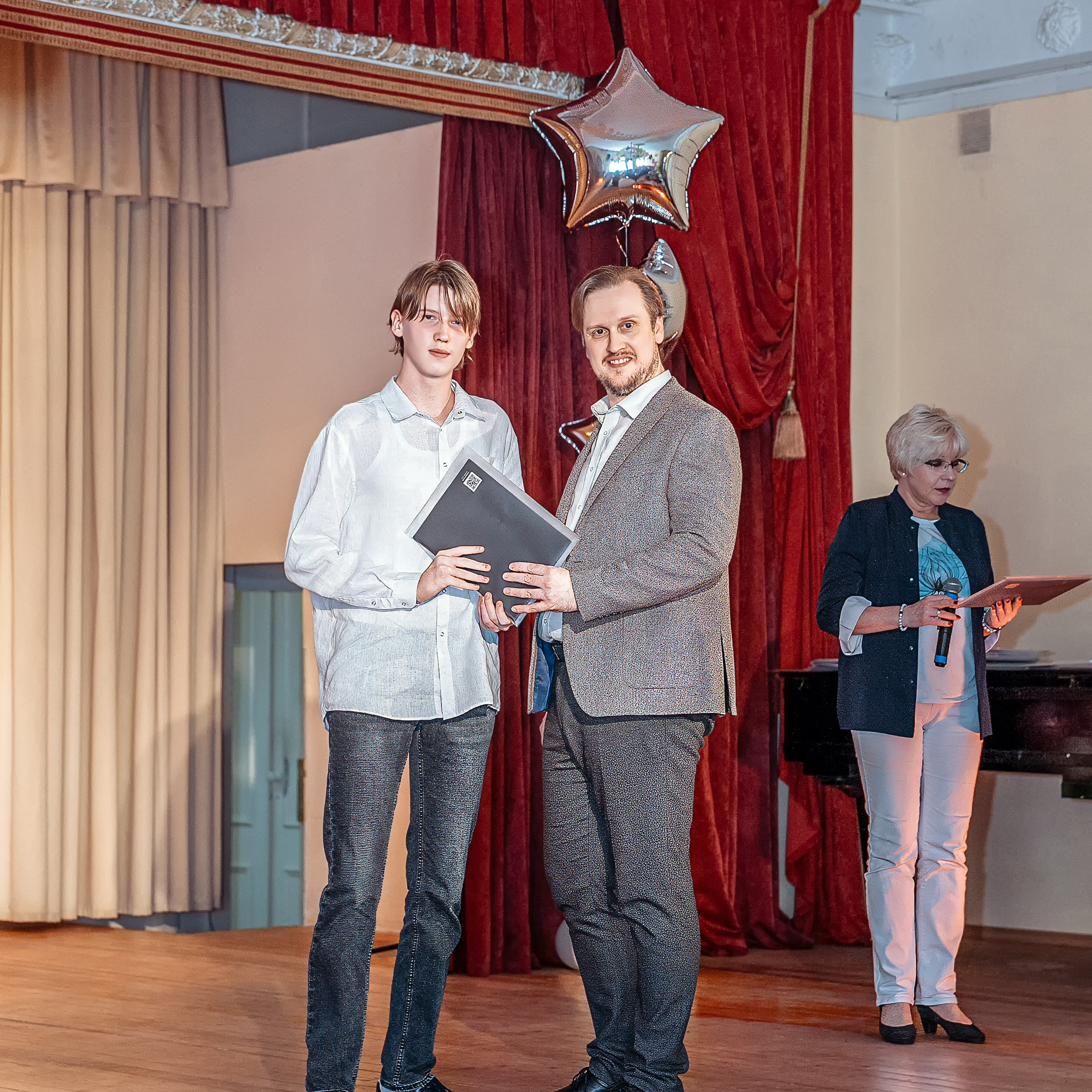 Репортажная съемка последнего звонка в Москве и Московской области. Фотограф в Москве и Московской области Олег Подлесных