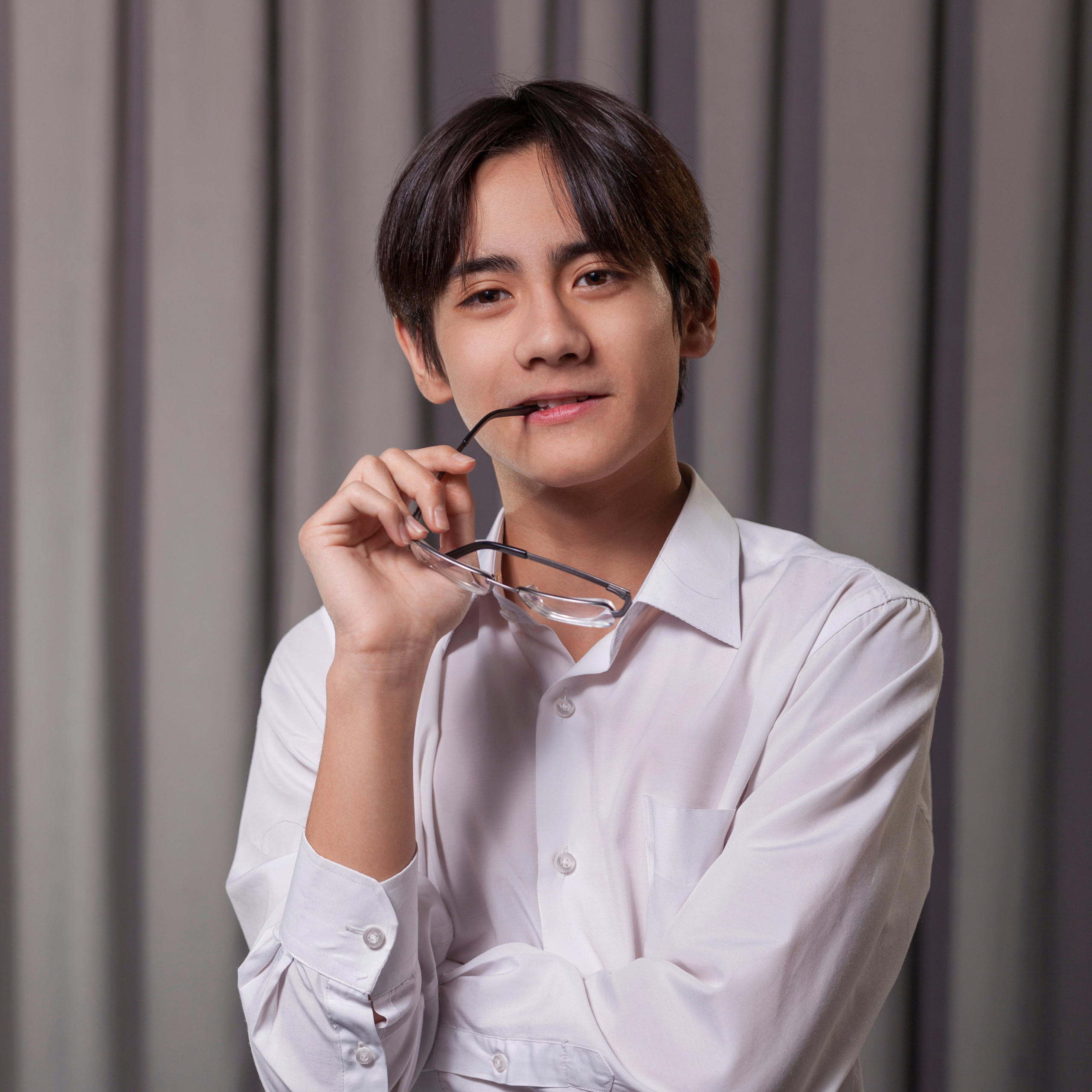 Примеры позирования учеников школы и воспитанников детского сада для фотосъемки на выпускной альбом. Фотограф в Москве и Московской области Олег Подлесных