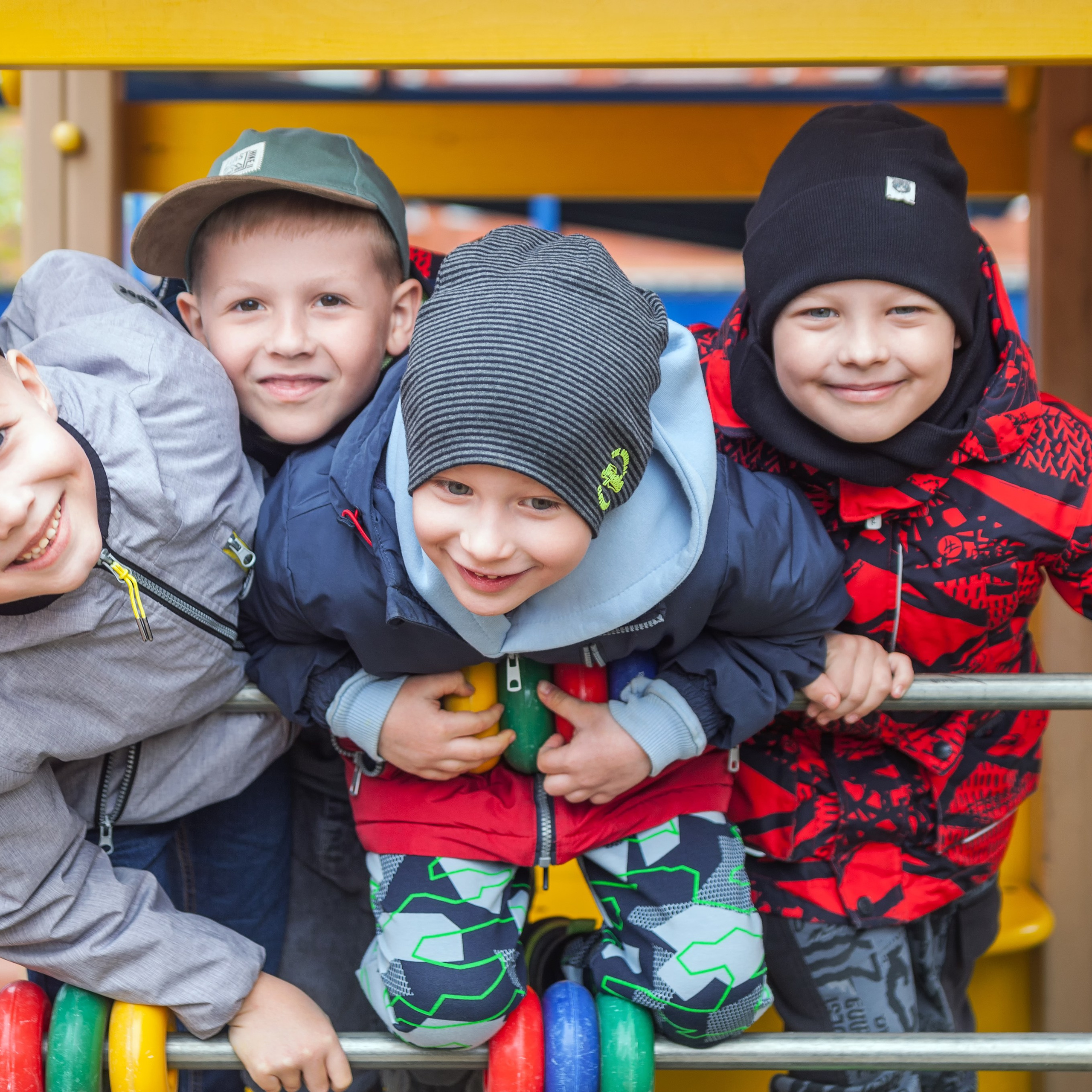 Групповые фотографии с друзьями в школе и детском саду неотъемлемая часть школьной жизни. Фотограф в Москве и Московской области Олег Подлесных