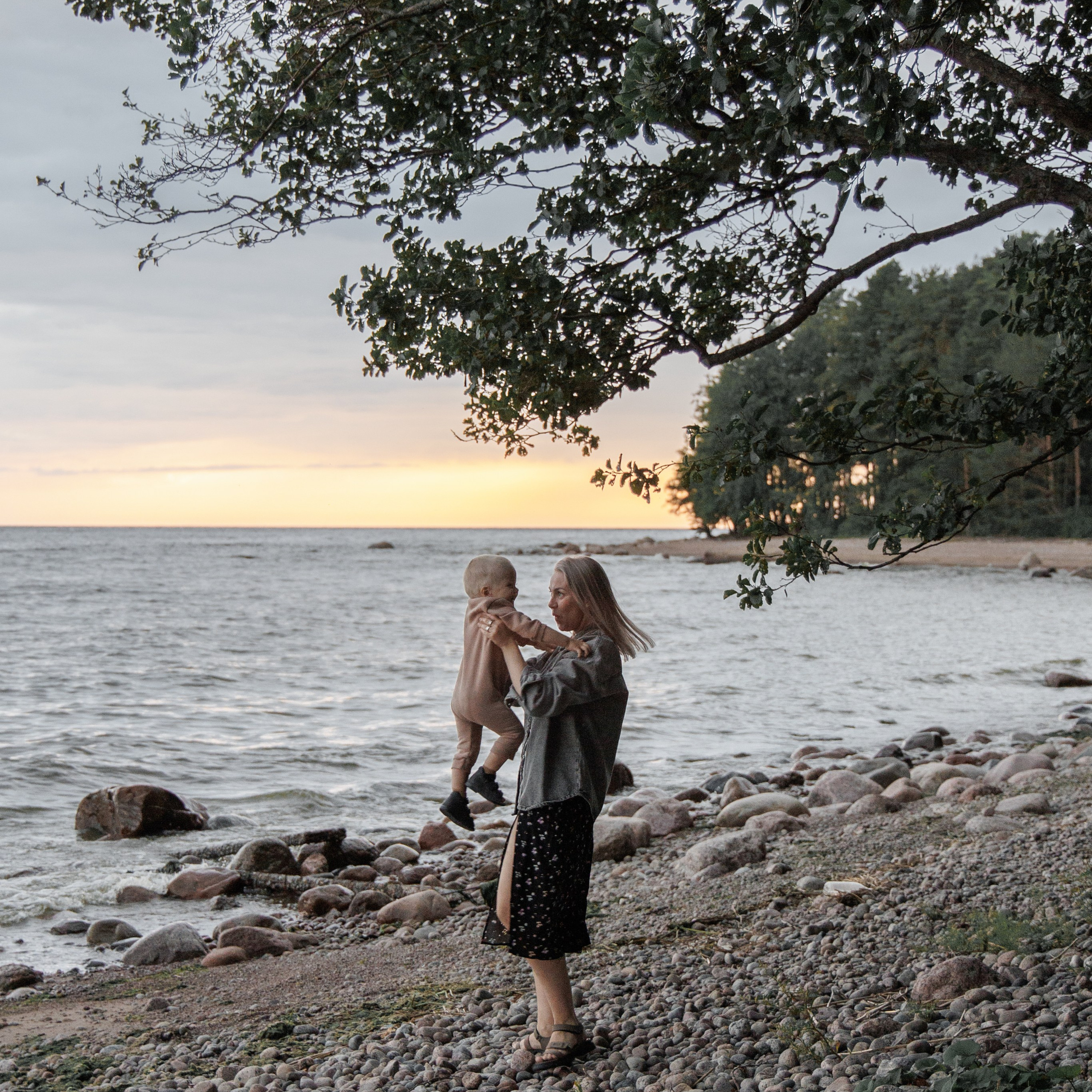 Тоня и Ванечка на берегу Финского залива