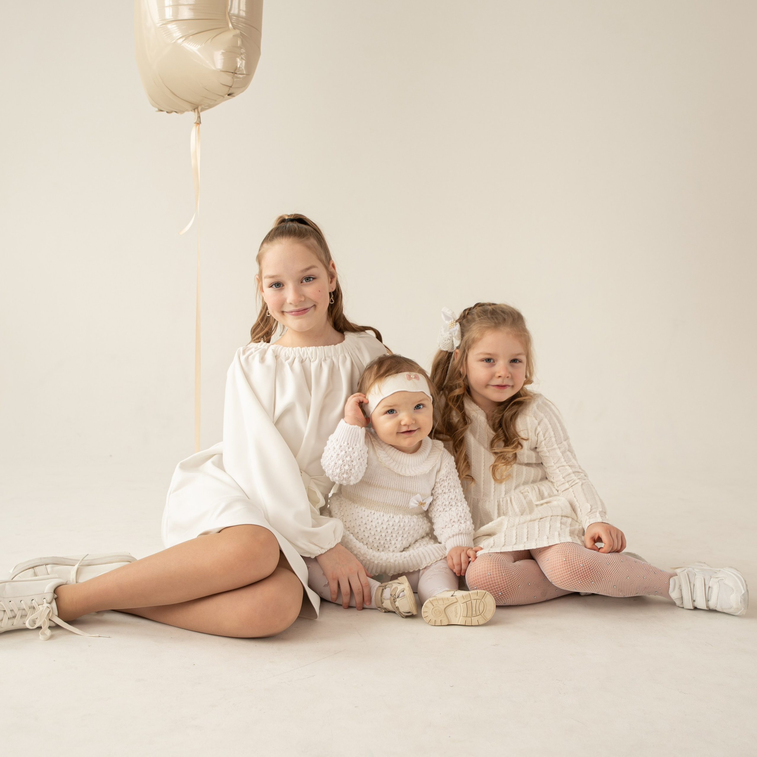 Семейная фотосессия в&nbsp;студии (циклорама)