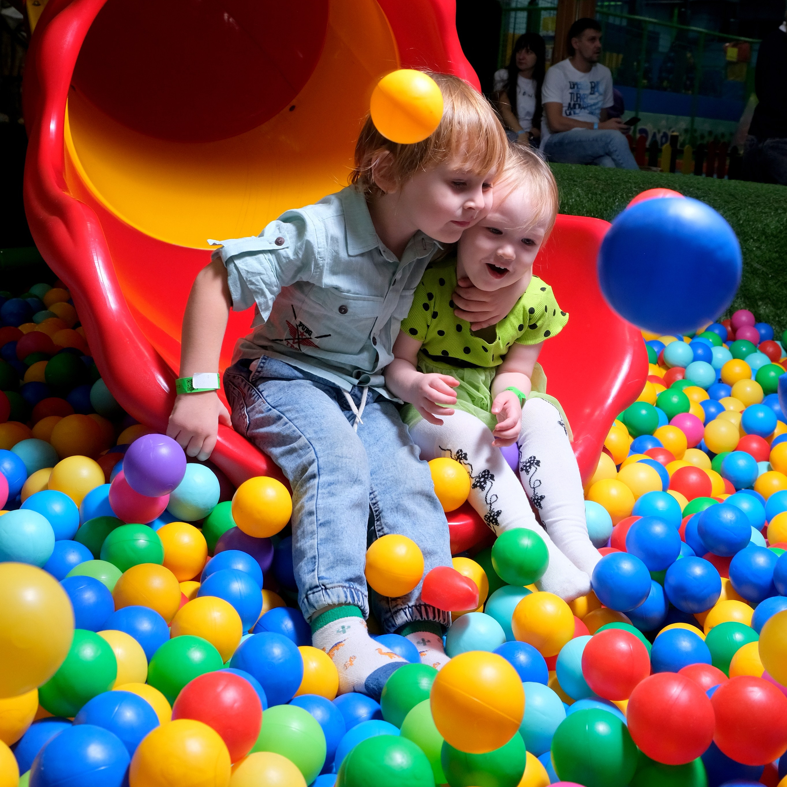 Оля на дне рождения Миши. Фотограф Андрей Богач