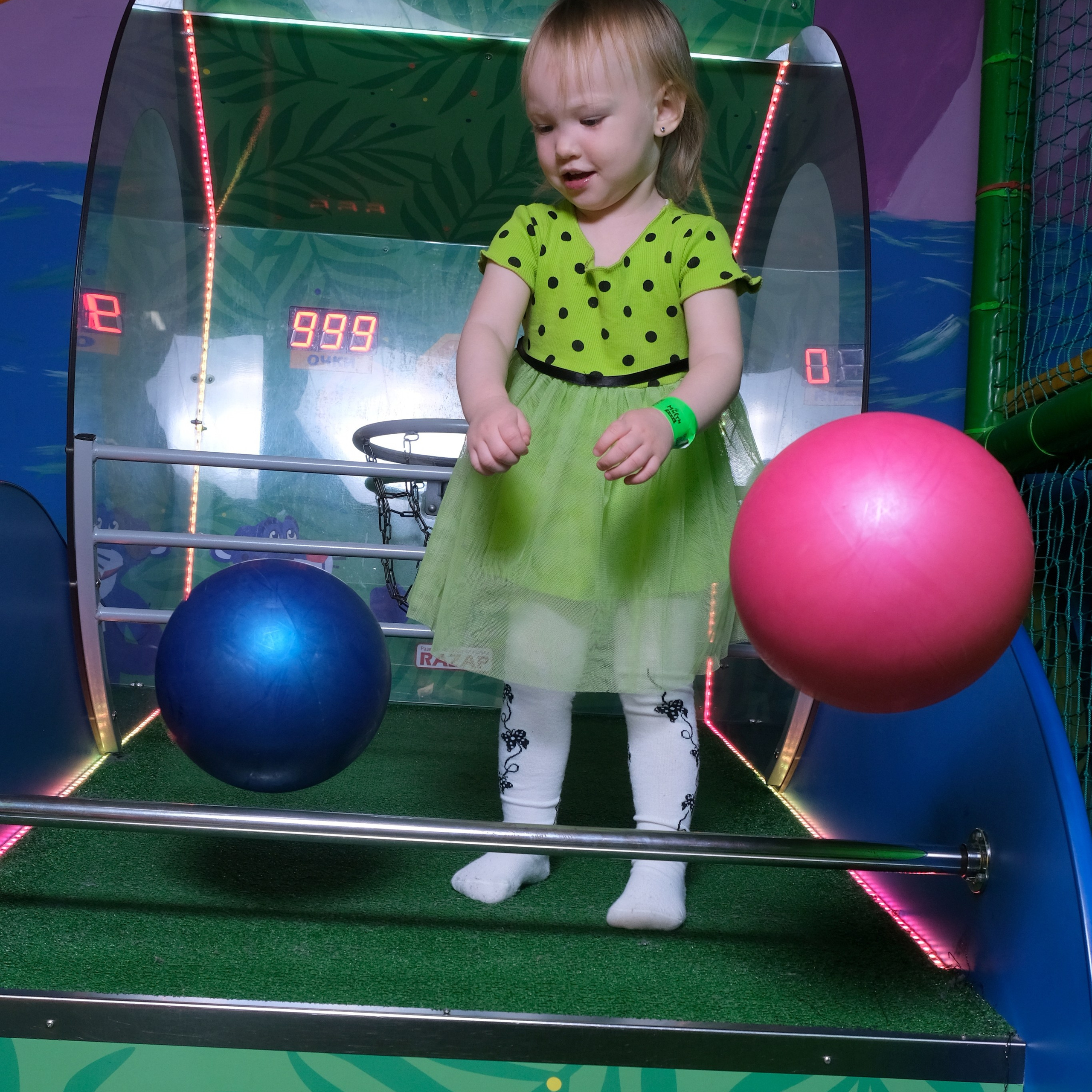 Оля на дне рождения Миши. Фотограф Андрей Богач