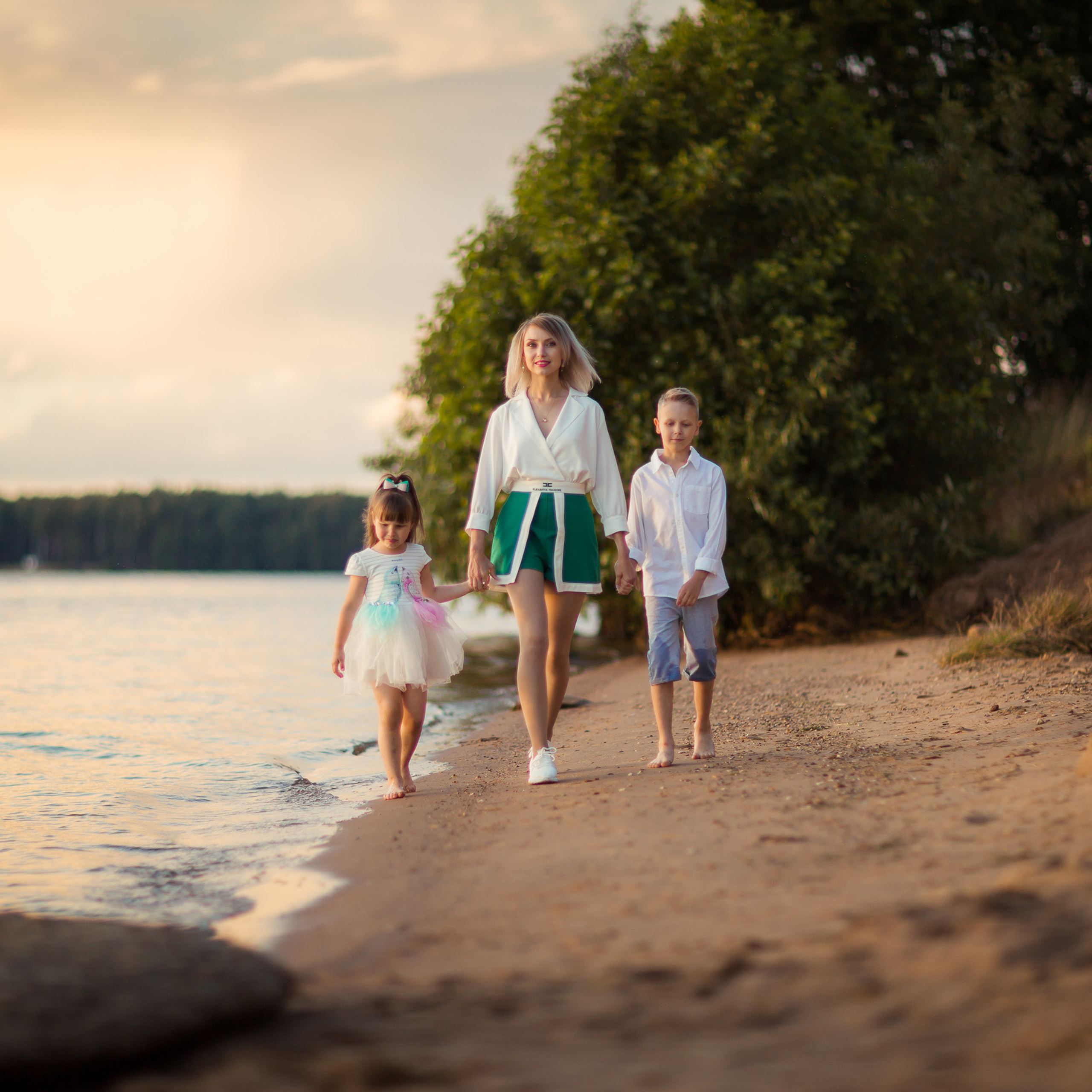 Ирина с детьми, фотосессия на закате