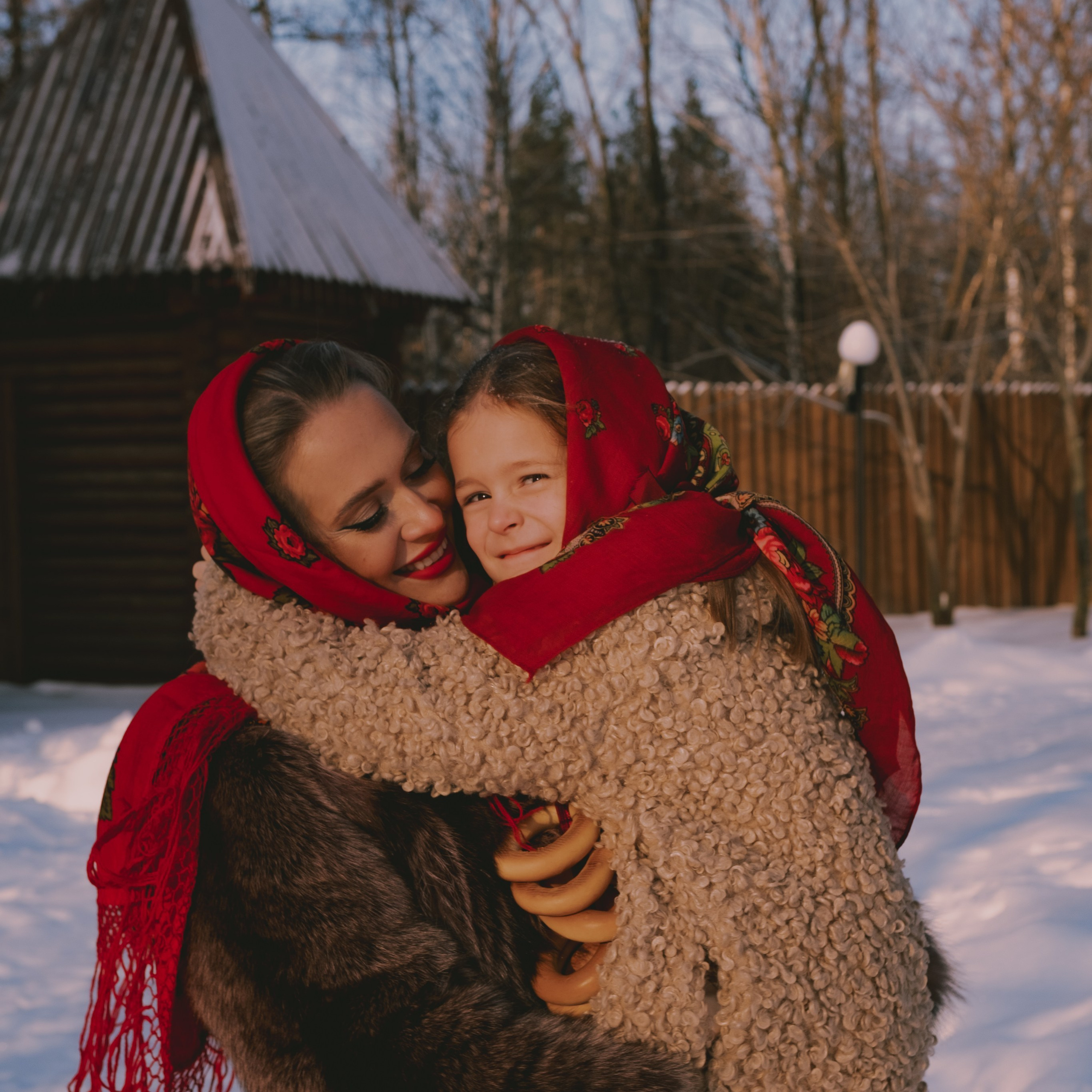 Мама с дочкой (зимняя фотосессия)