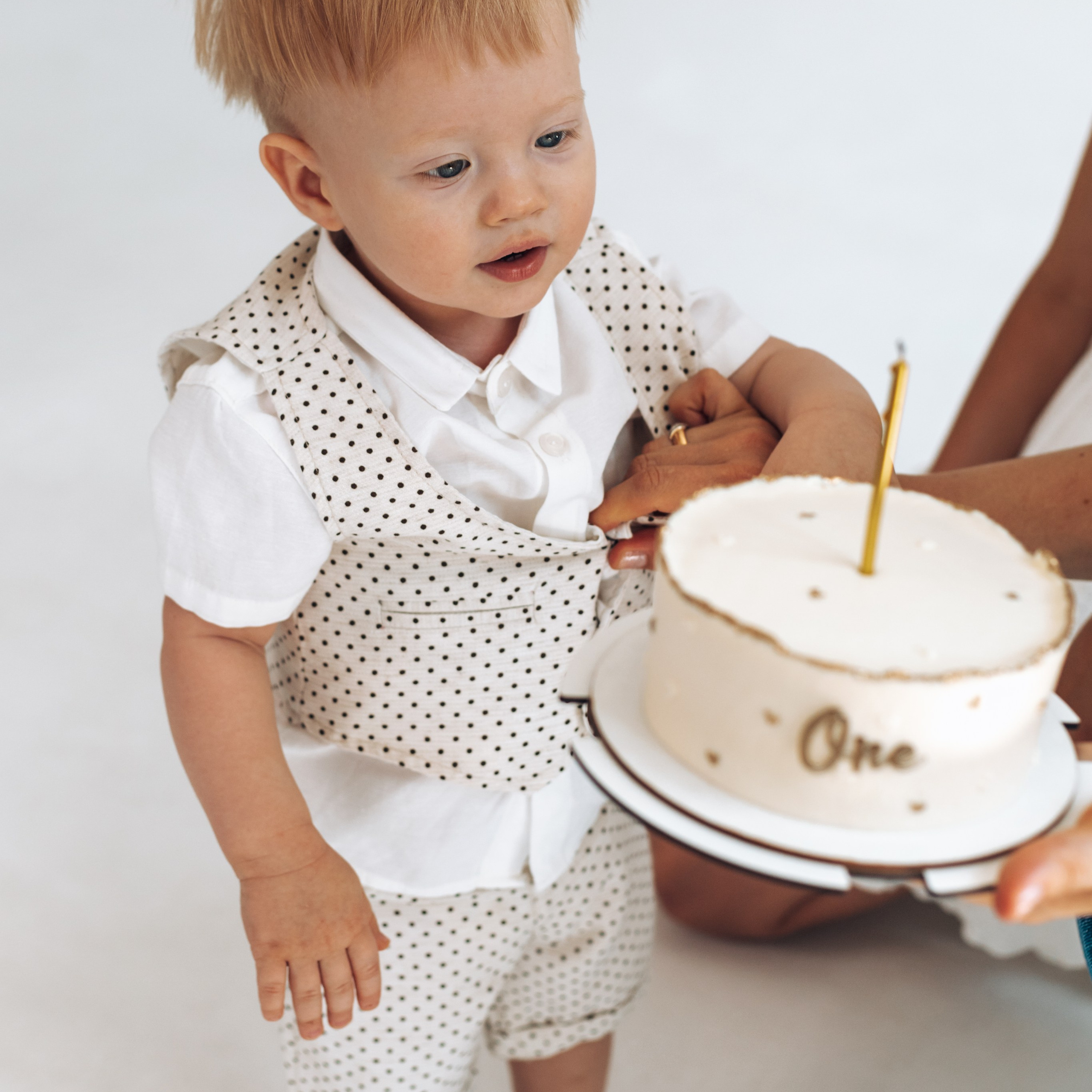 Фотосессия на годик в студии Ангарск