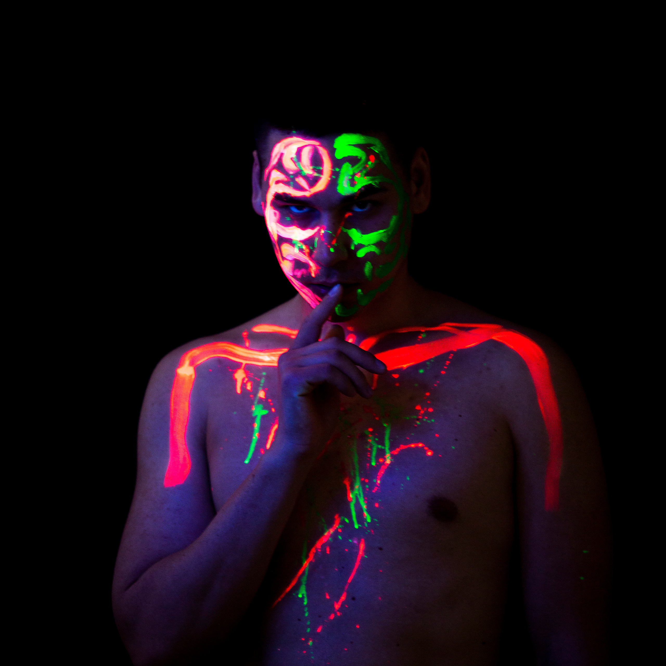 Съёмка в УФ свете. Фотограф в Уфе Николай Голованов