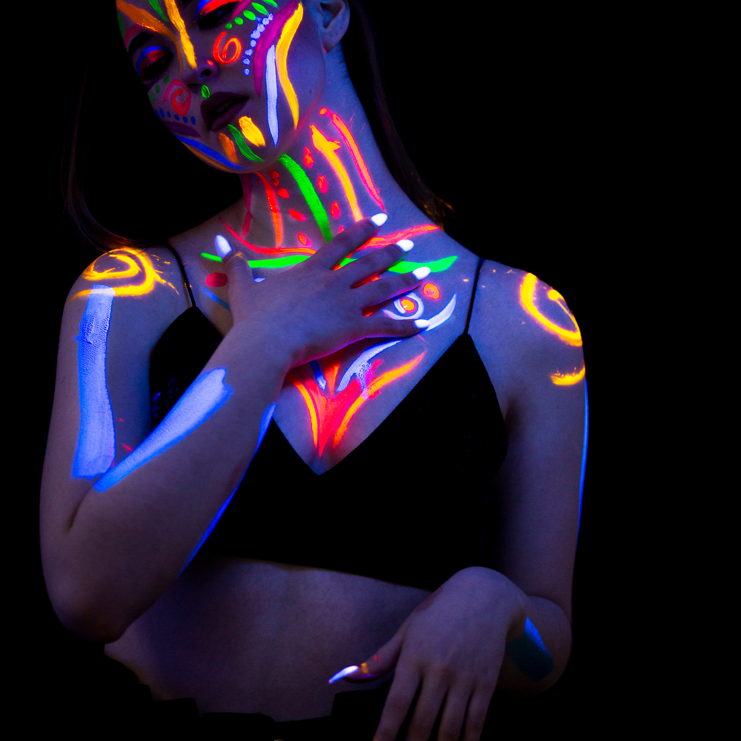 В ультрафиолетовом свете