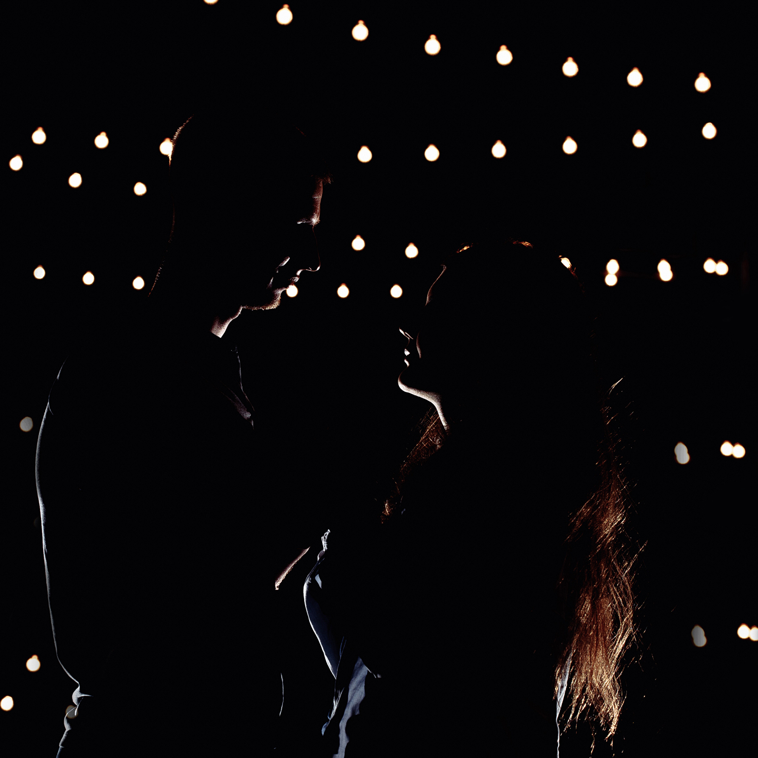 В свете вечерних огней