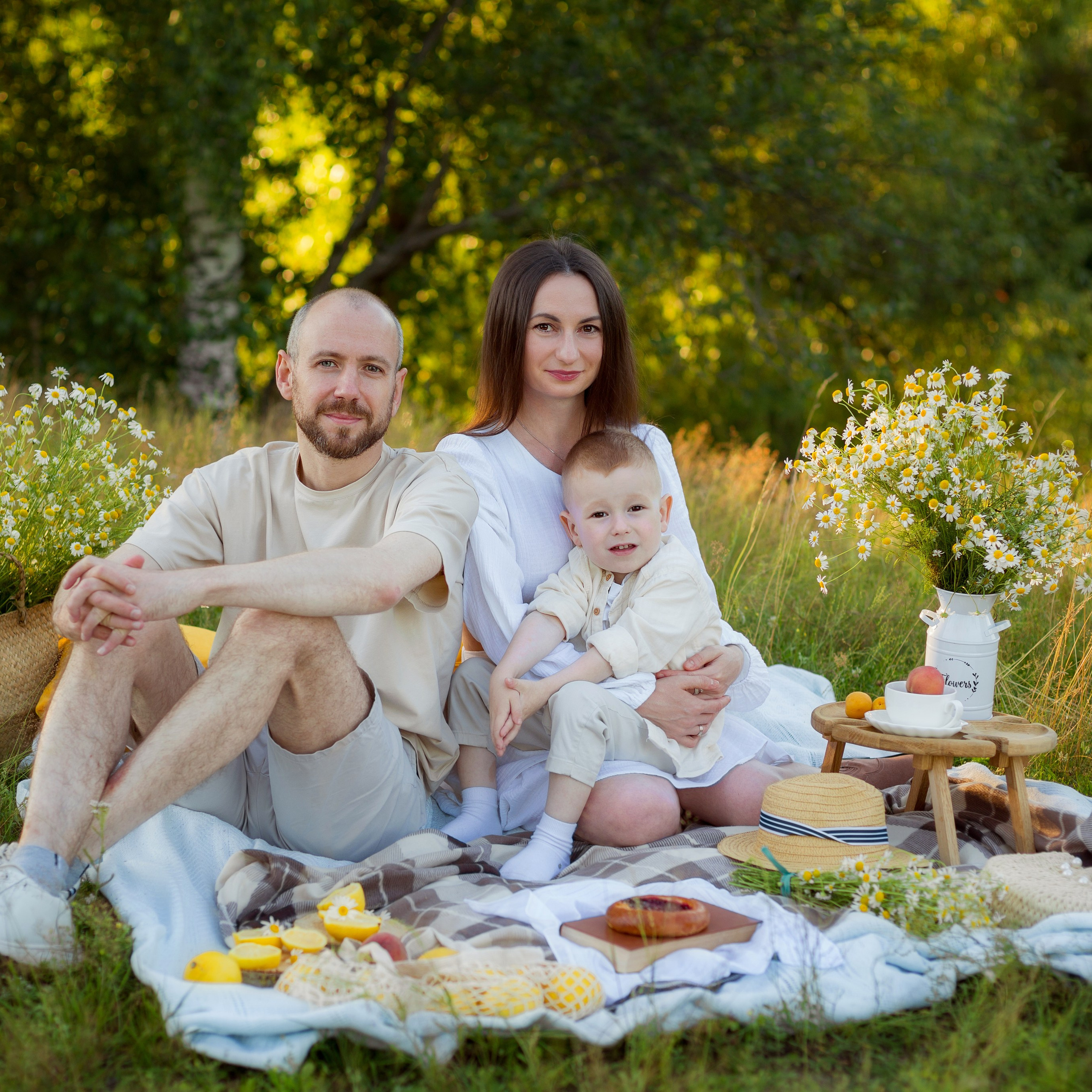 Семейный летний пикник с&nbsp;велосипедом