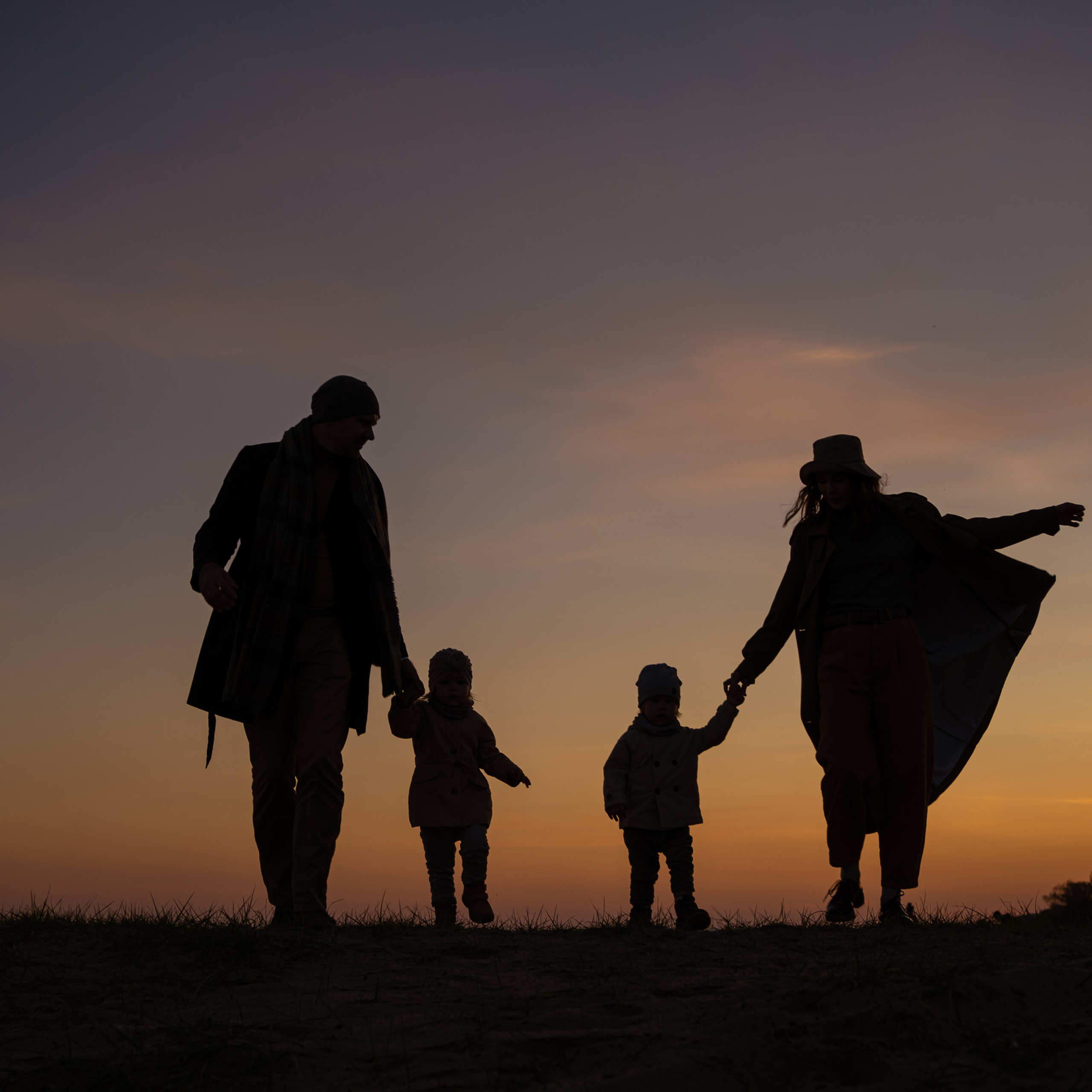 Двойняшки Маша и&nbsp;Арсений со&nbsp;своими родителями на&nbsp;море