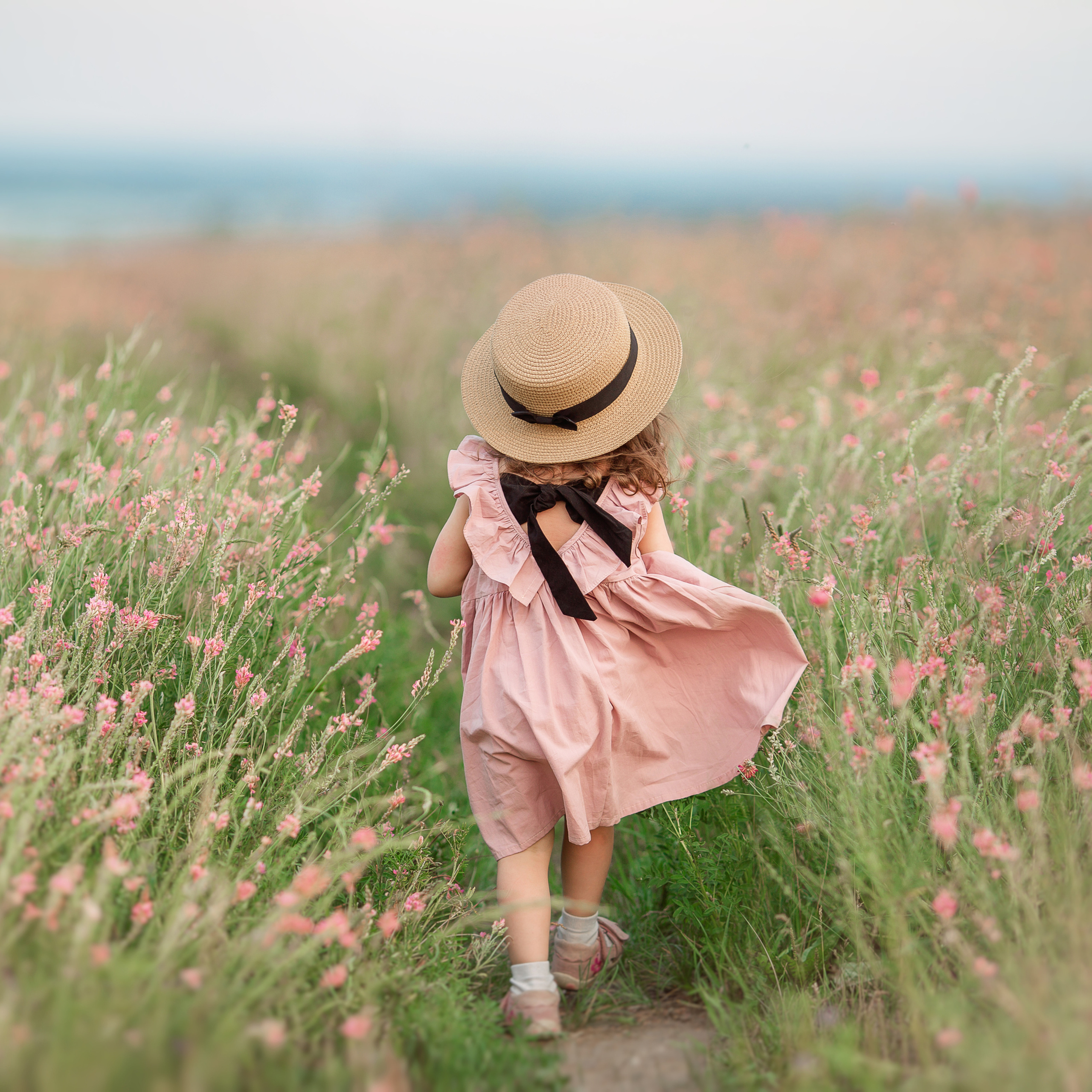 Ева и&nbsp;цветочное поле