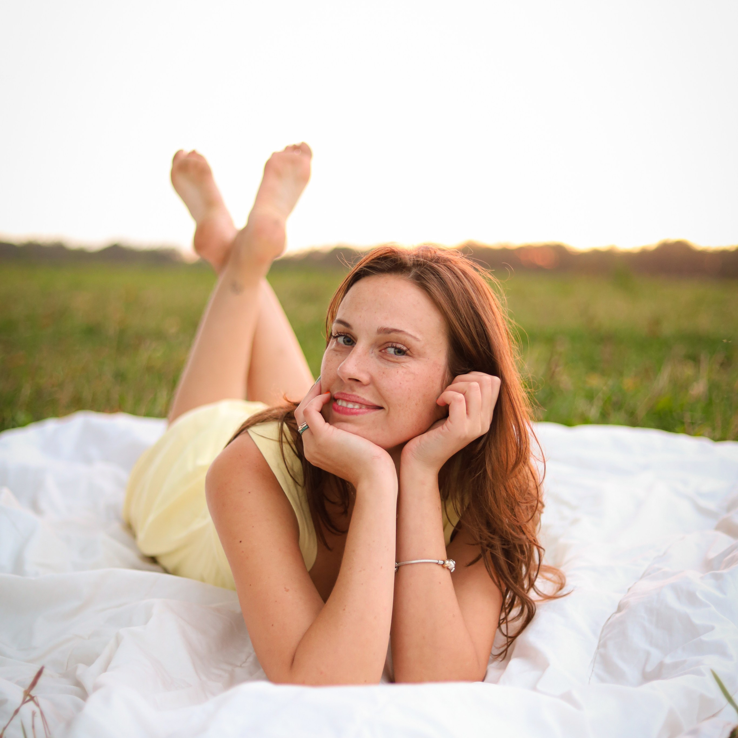 Женский портрет. Летний закат