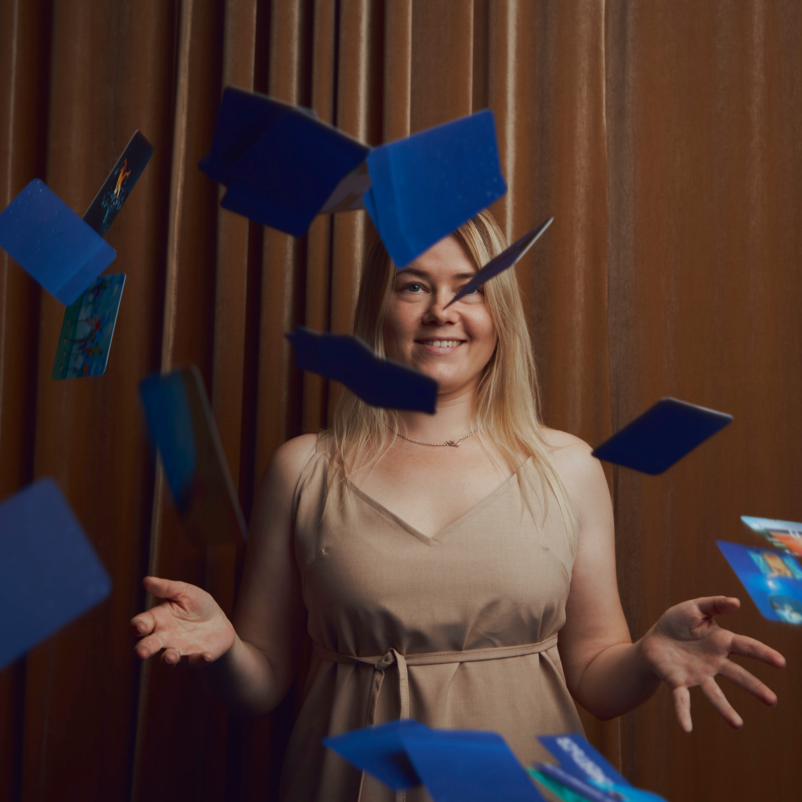 Фотосессия Лилии с тибетскими поющими чашами