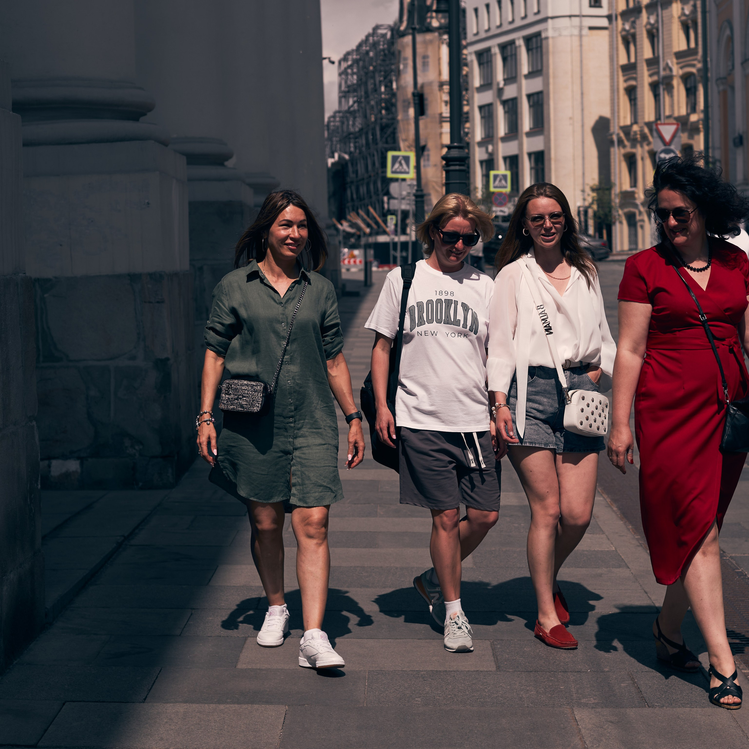 Прогулочная фотосессия для команды риэлторов Invest real