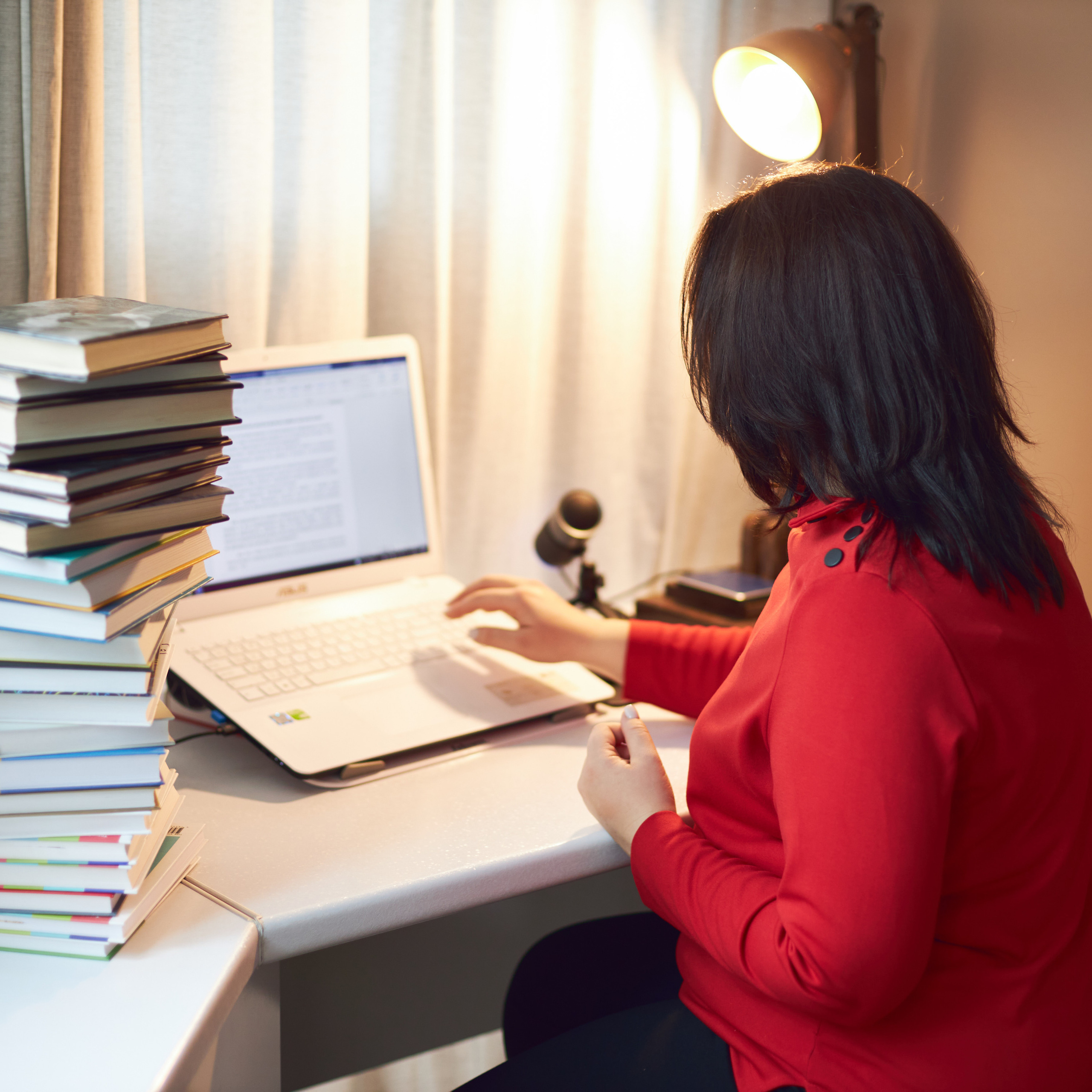 Анна. HR, писатель