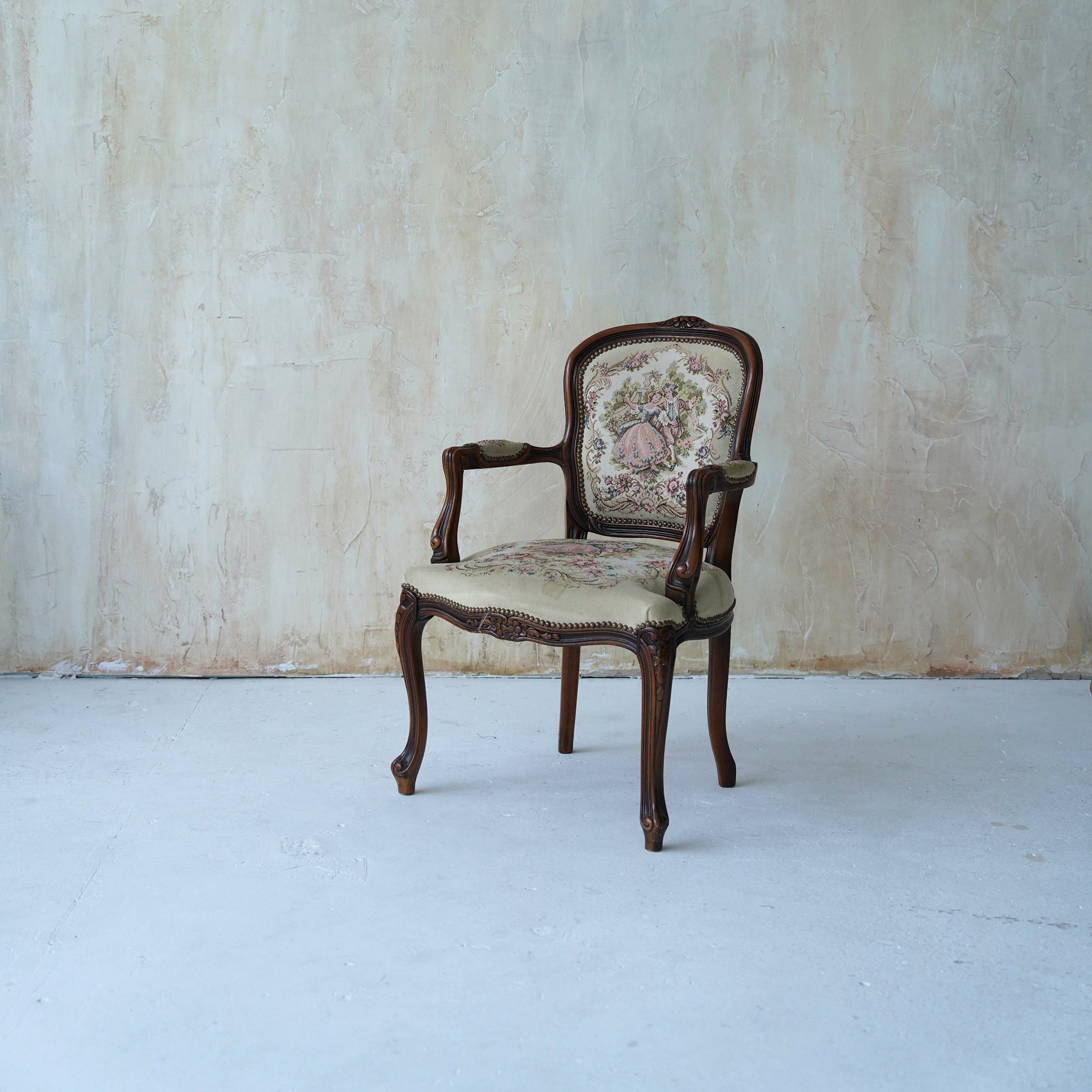 Стулья. Фотостудия Гранд в Санкт-Петербурге