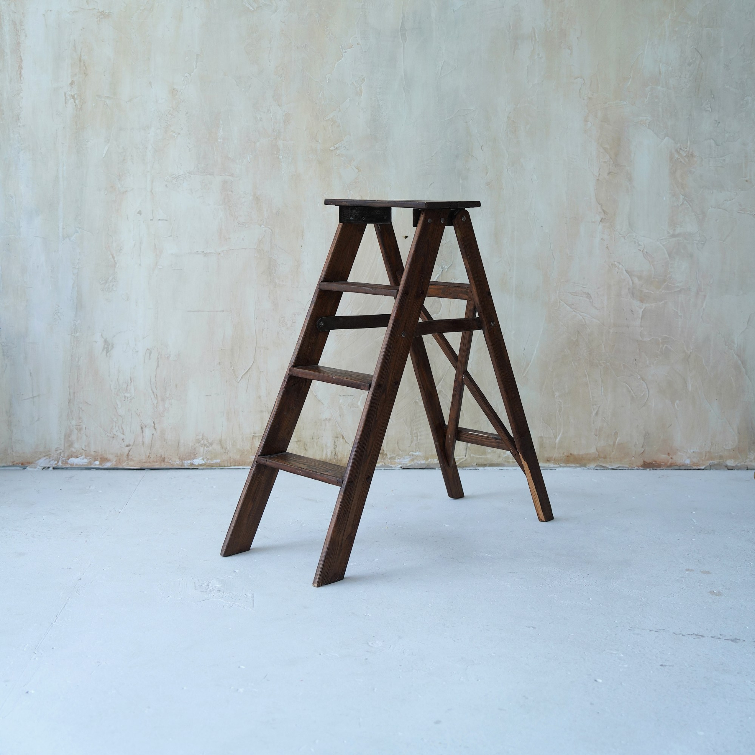 Стулья. Фотостудия Гранд в Санкт-Петербурге